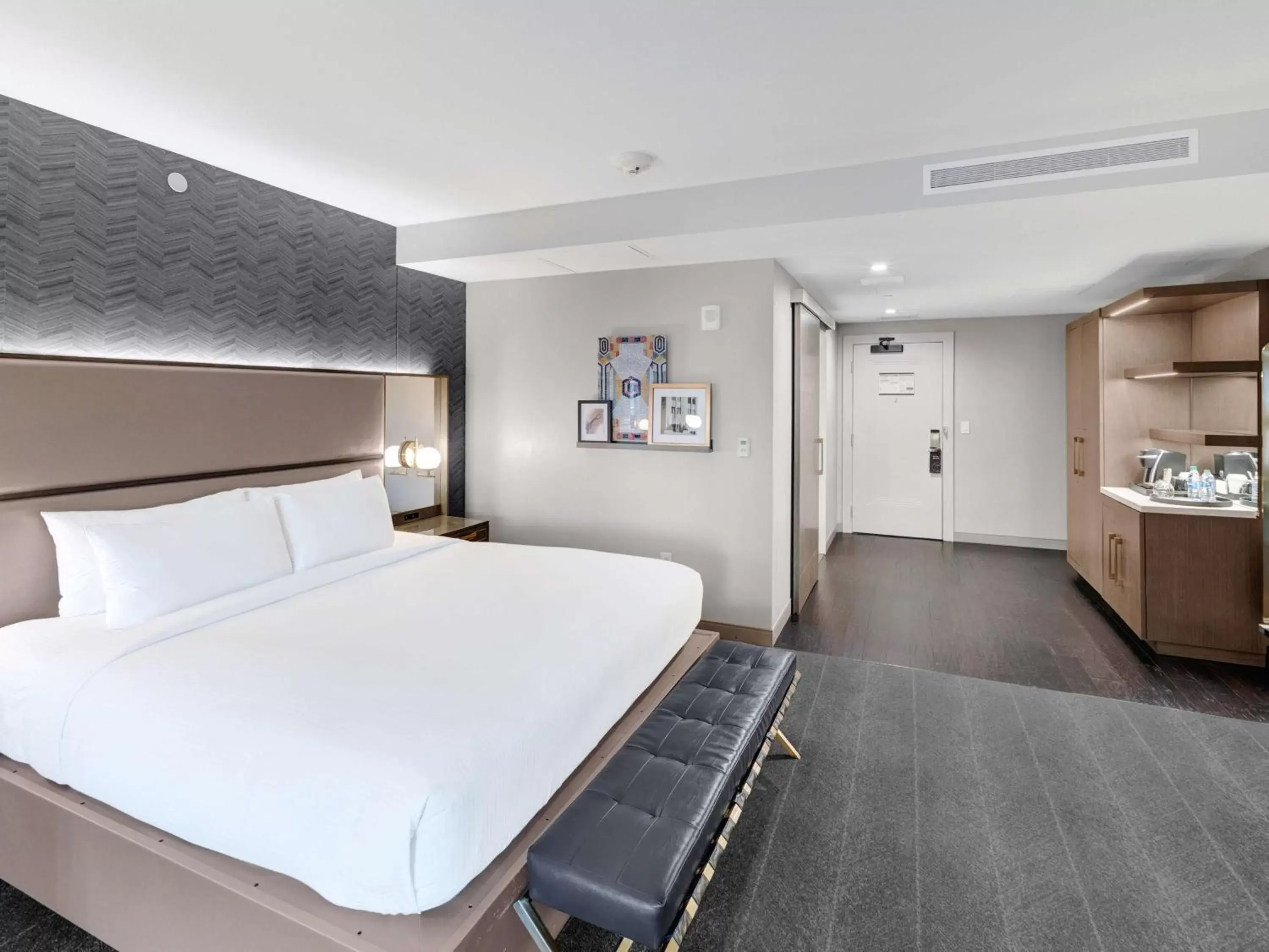 Photo of the whole room, Bed in Tulsa Club Hotel Curio Collection By Hilton Photo of the whole room, Bed in Tulsa Club Hotel Curio Collection By Hilton