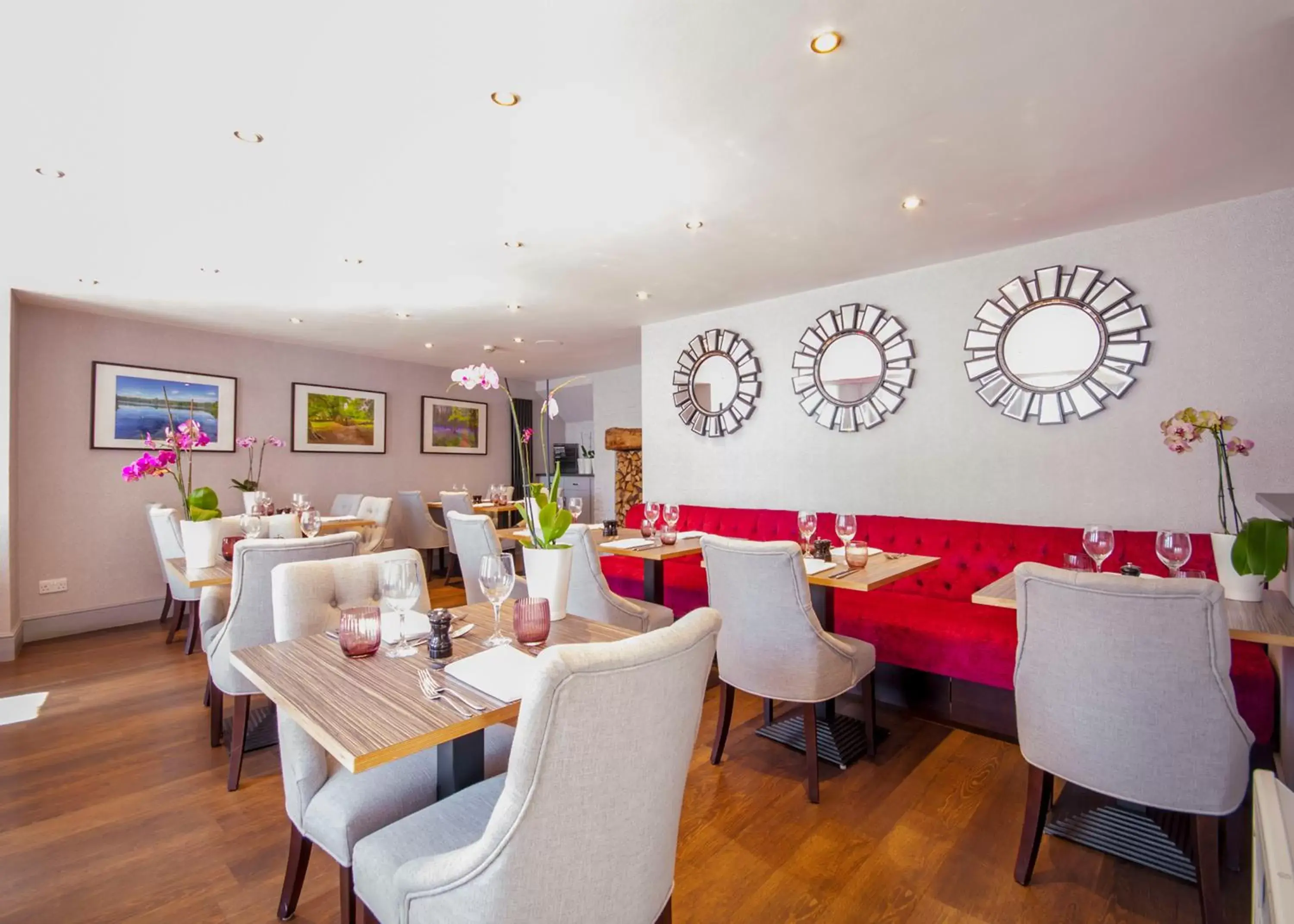 Restaurant/Places to Eat in The Highworth Hotel