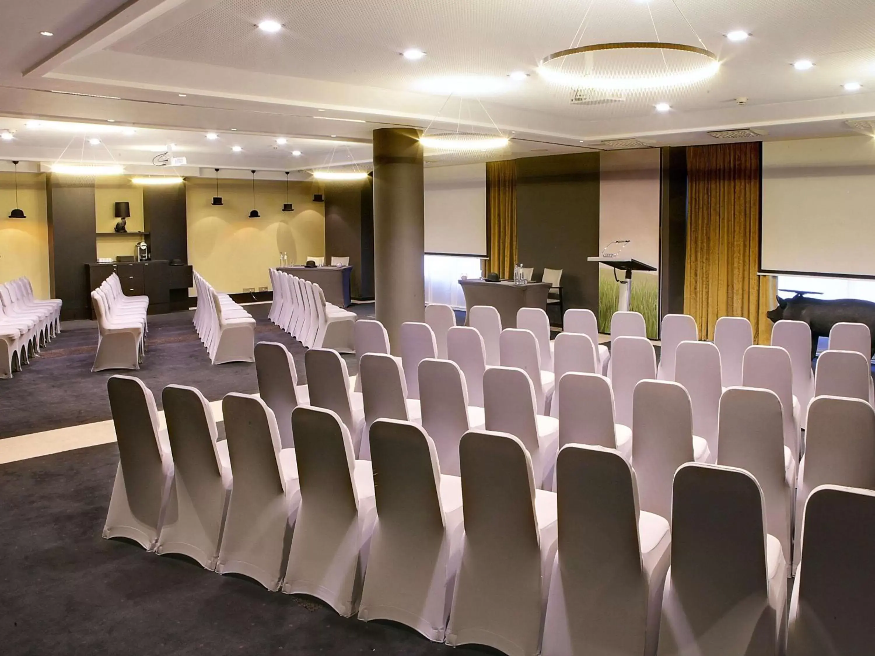 Meeting/conference room in Le Louise Hotel Brussels - MGallery