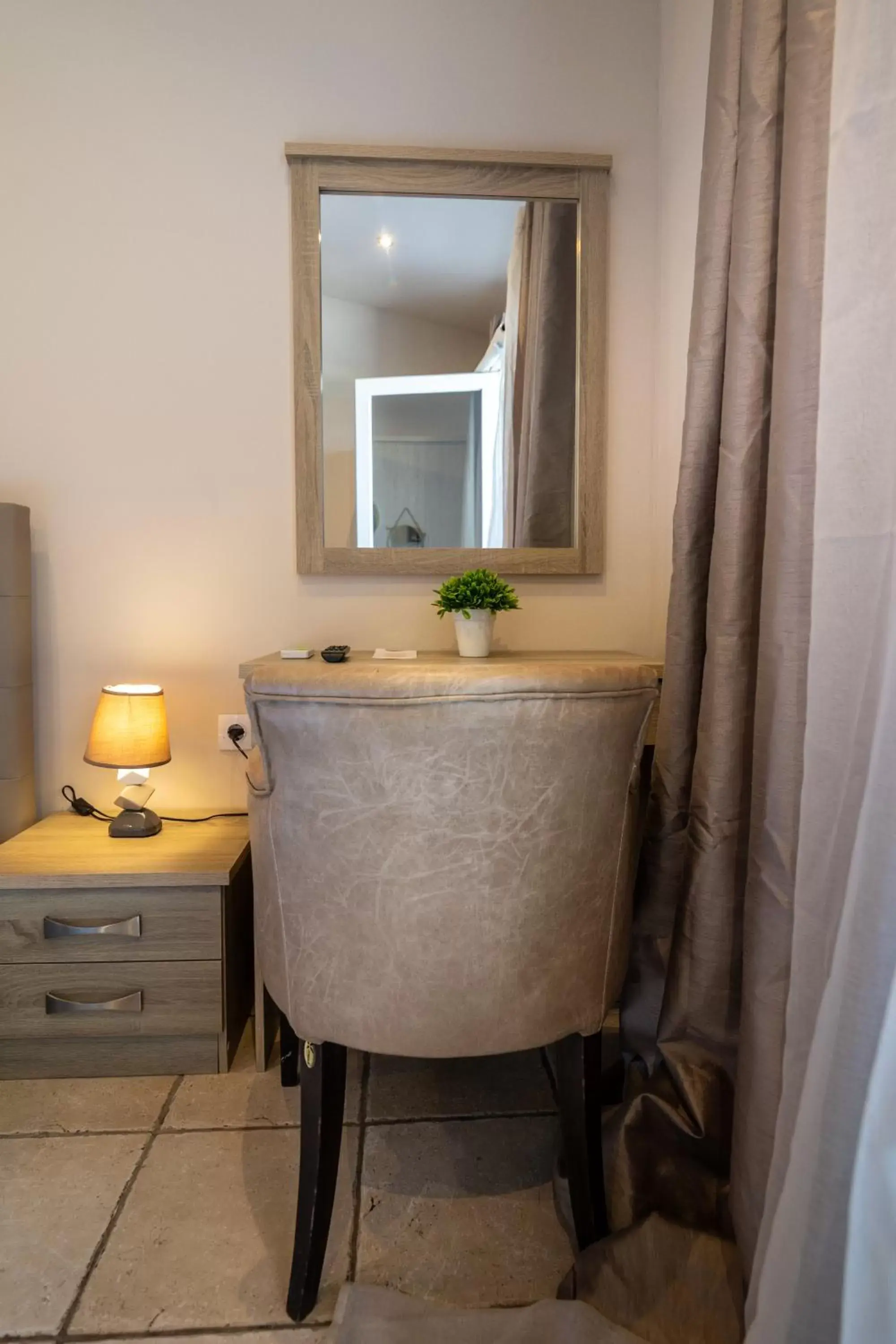 hair dresser, Bathroom in Votsalakia Hotel & Suites