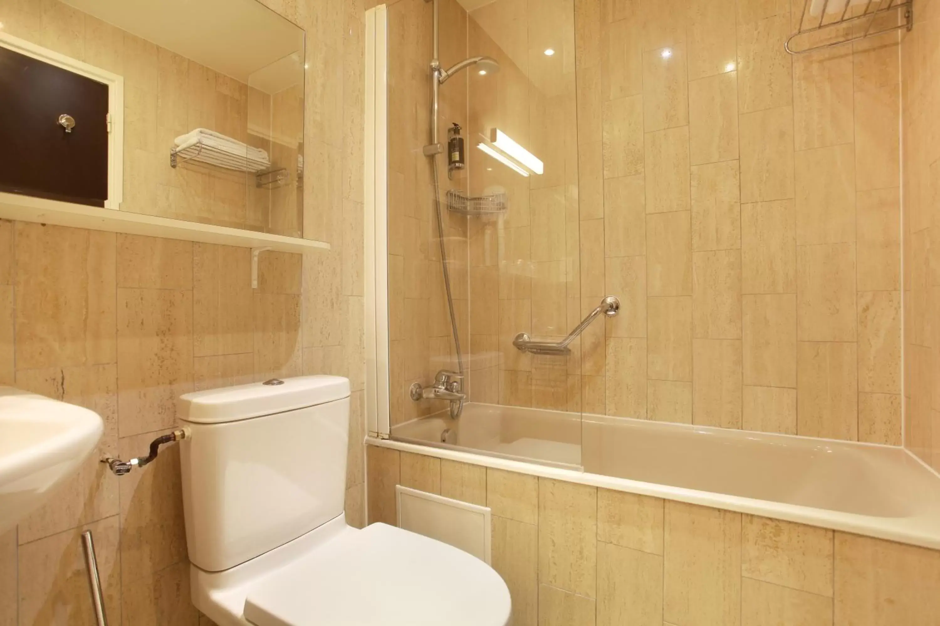 Bathroom in Hotel du College de France