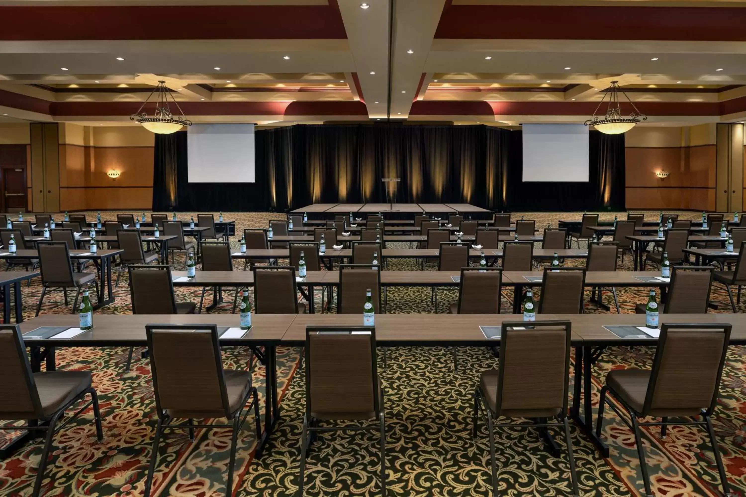 Meeting/conference room in Renaissance Tulsa Hotel & Convention Center