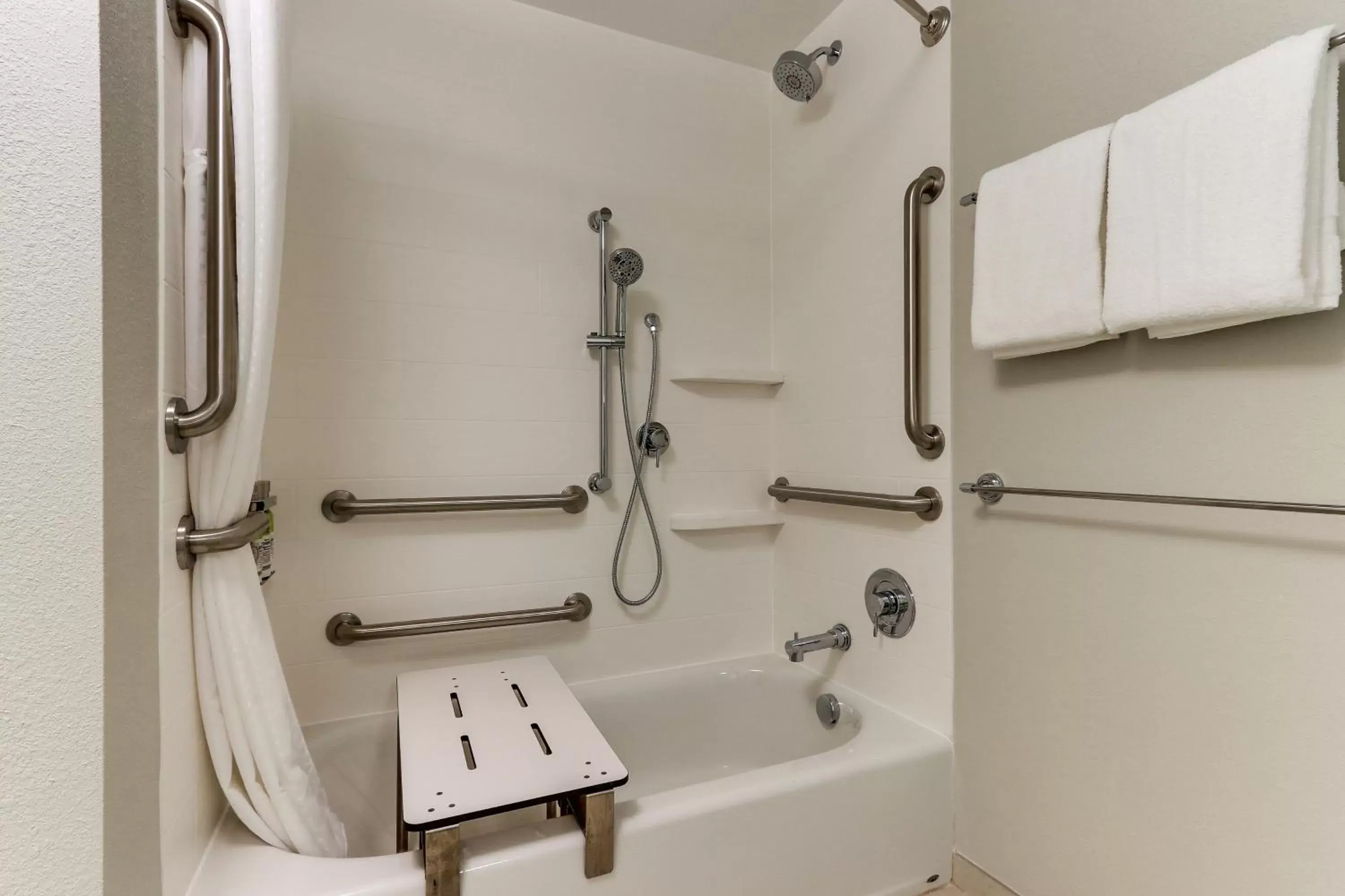 Bathroom in Holiday Inn Express & Suites - Roanoke – Civic Center