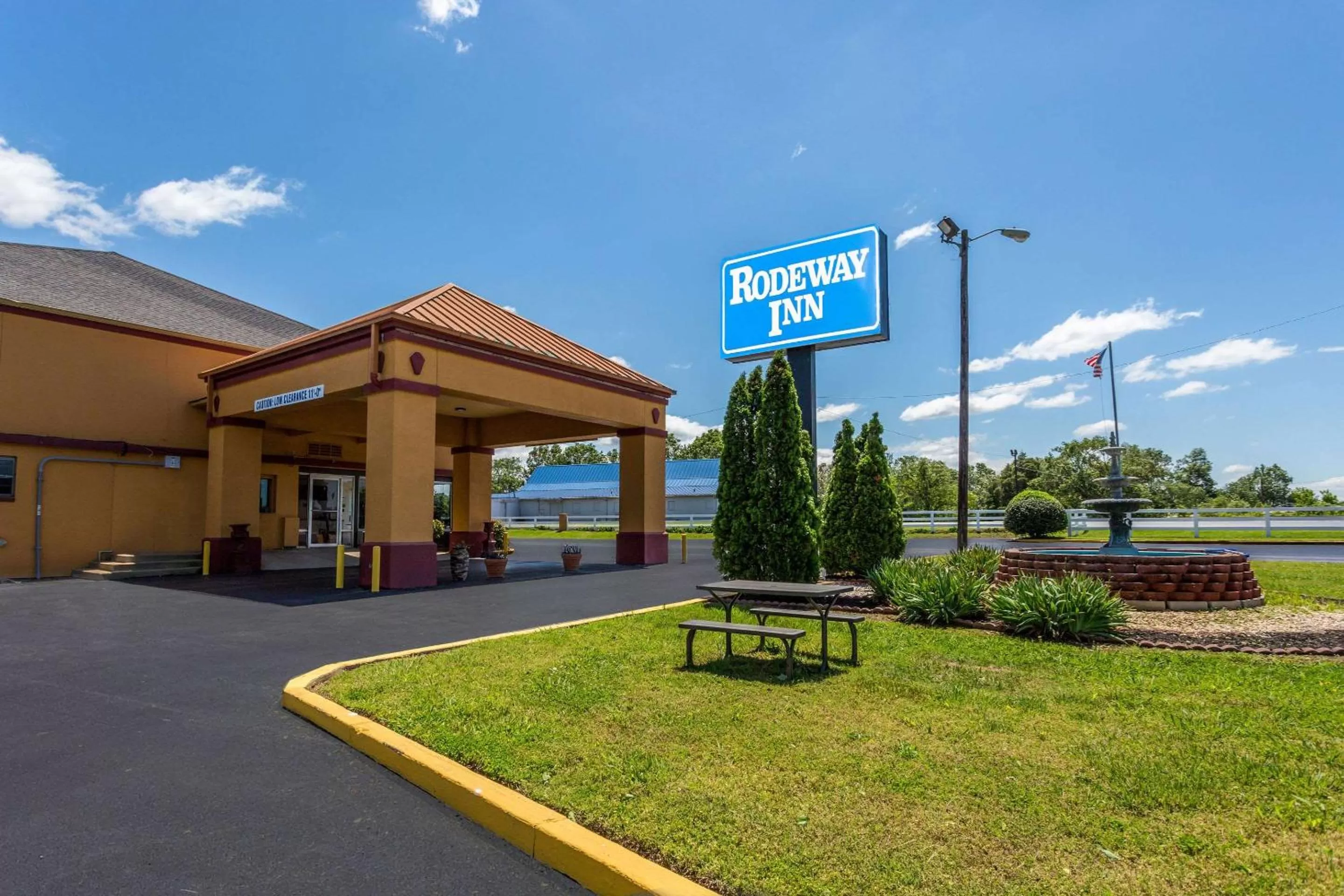 Property building in Rodeway Inn Denmark-Jackson