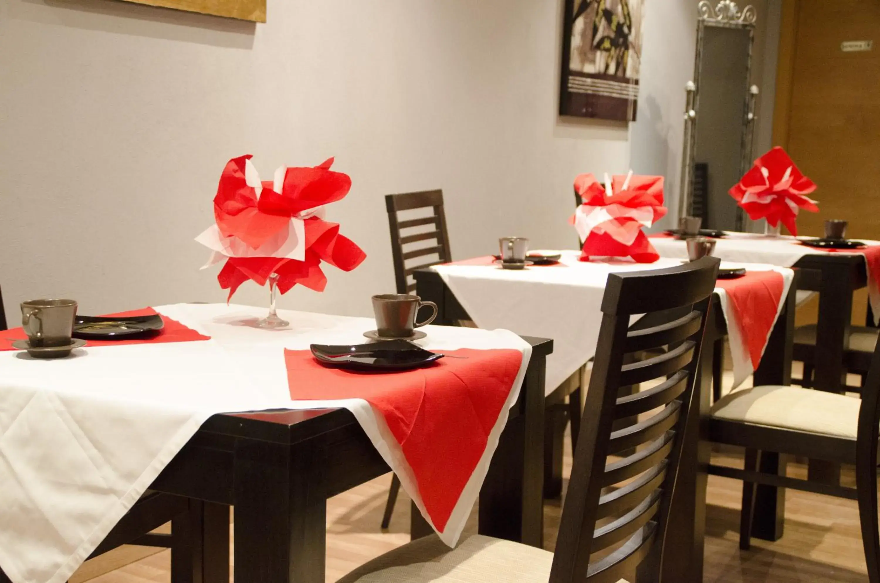 Restaurant/Places to Eat in Hotel Duquesa