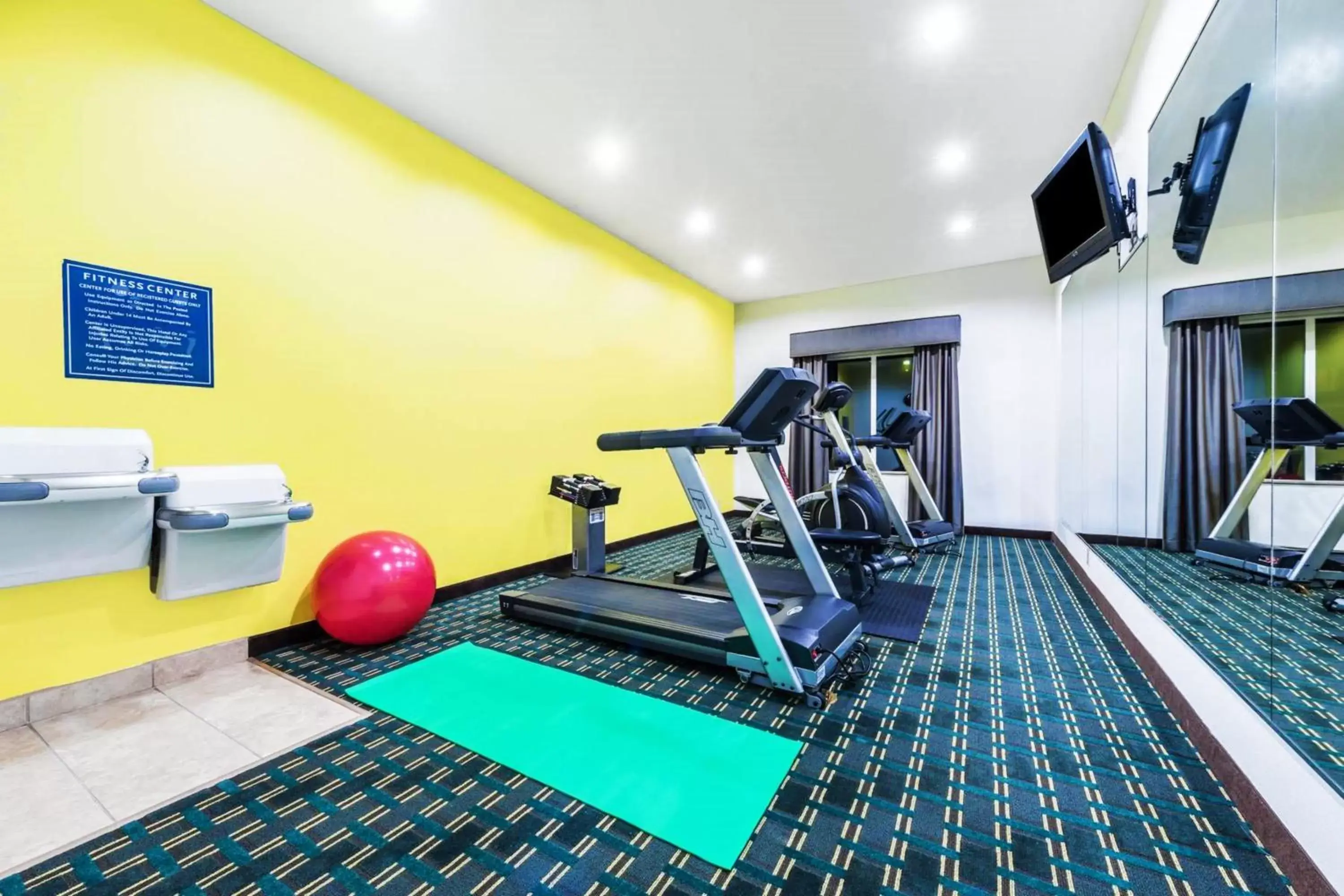 Fitness centre/facilities, Fitness Center/Facilities in Days Inn & Suites by Wyndham Mineral Wells