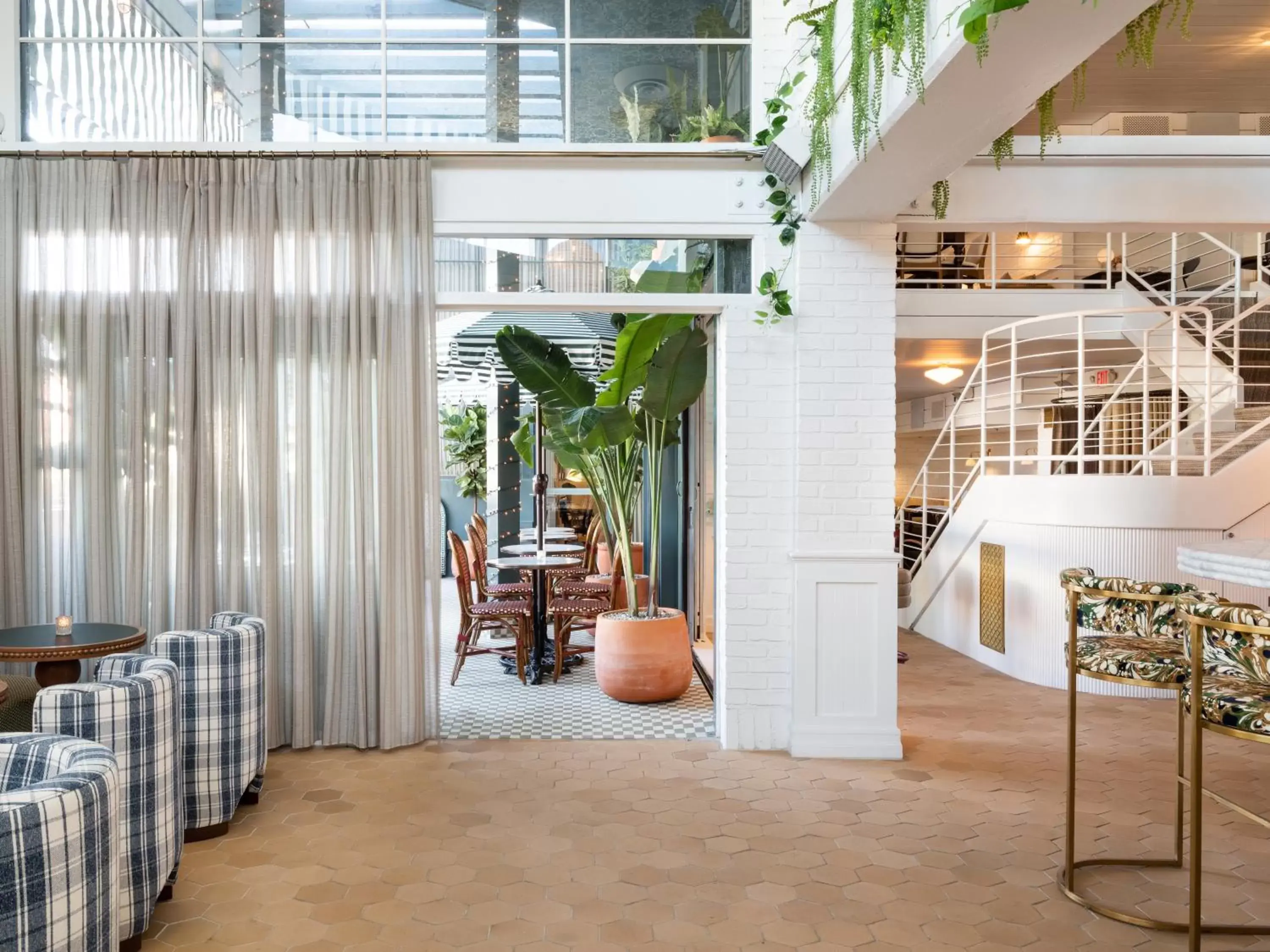 Lounge or bar in Palihouse West Hollywood