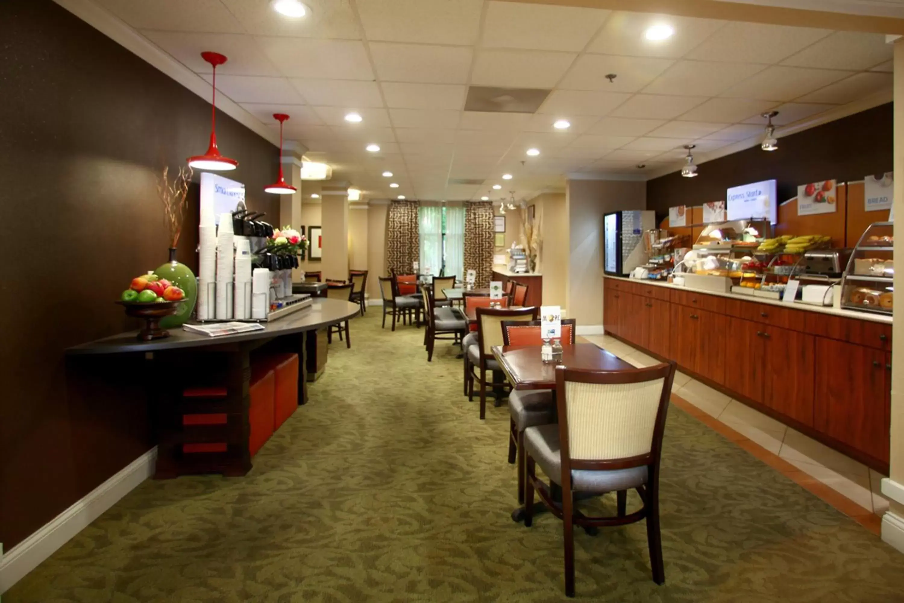 Breakfast, Restaurant/Places to Eat in Holiday Inn Express Hotel & Suites - Atlanta/Emory University Area, an IHG Hotel