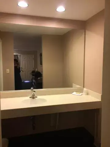 Bathroom in Fair Motel