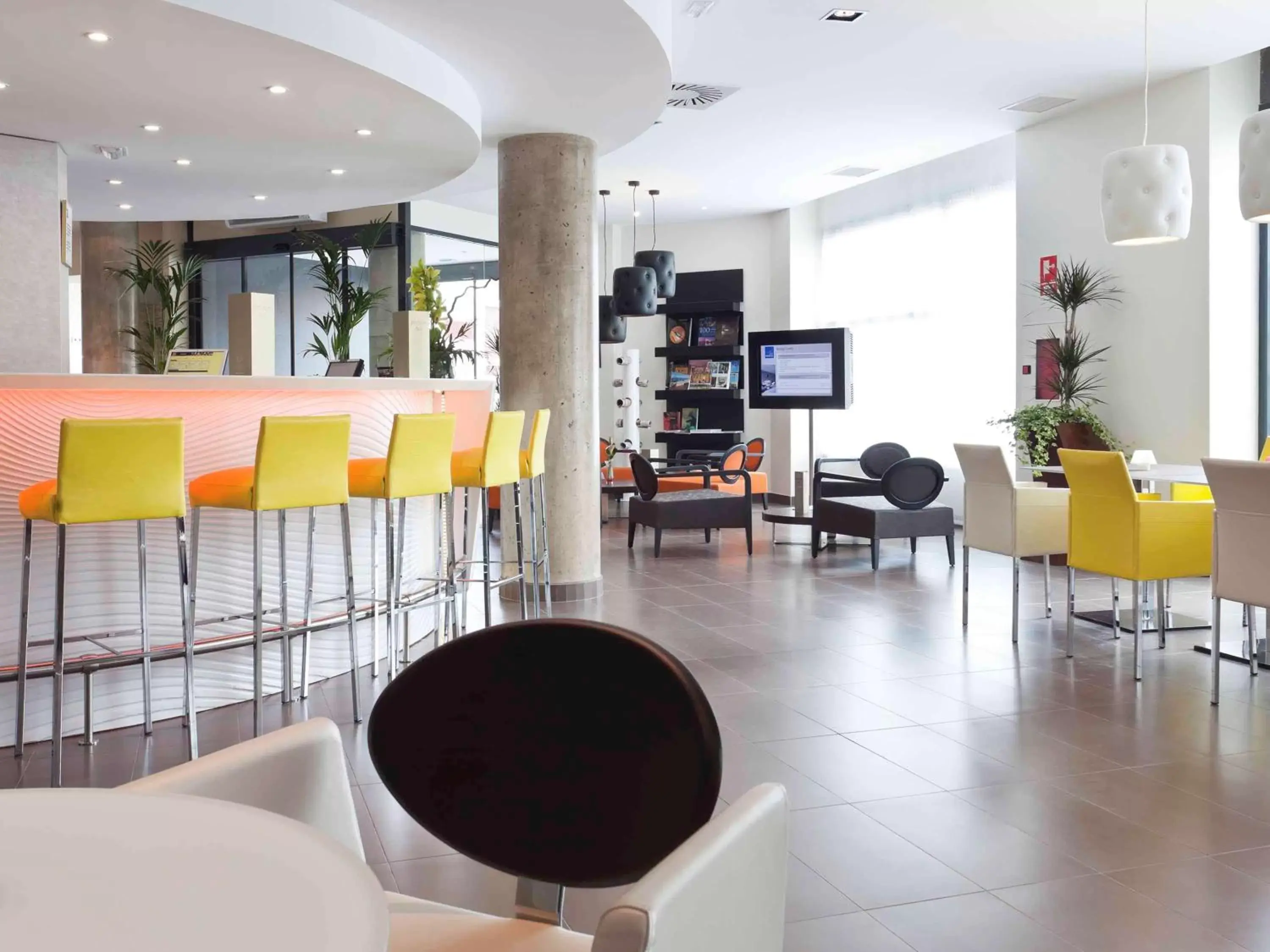 Lounge or bar in Novotel Suites Malaga Centro
