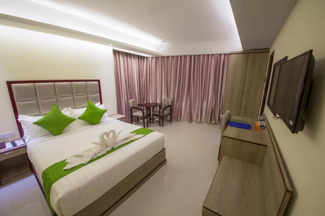 Bedroom, Bed in Hotel Mira Garden