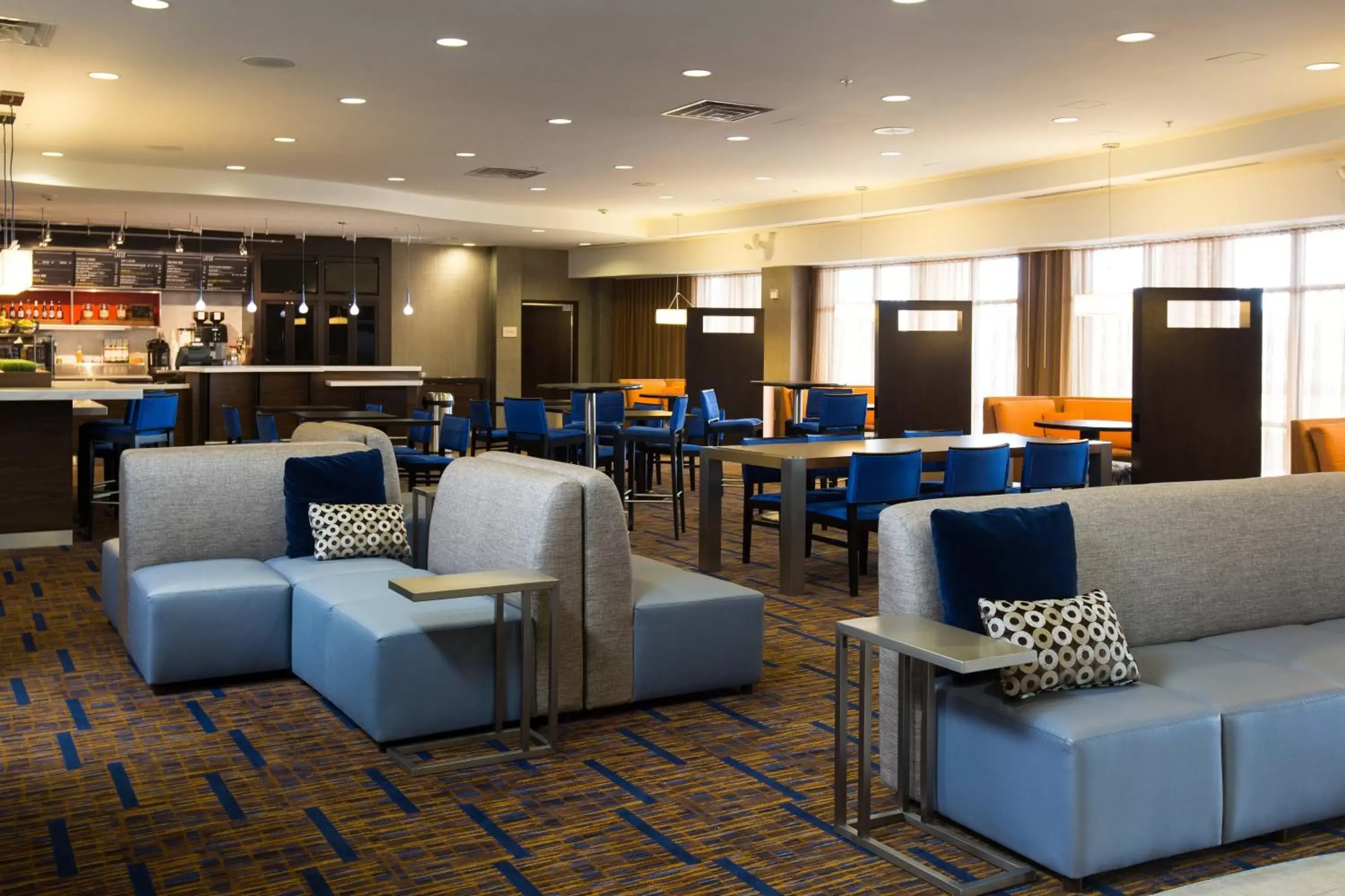 Lobby or reception in Courtyard by Marriott Winchester Medical Center