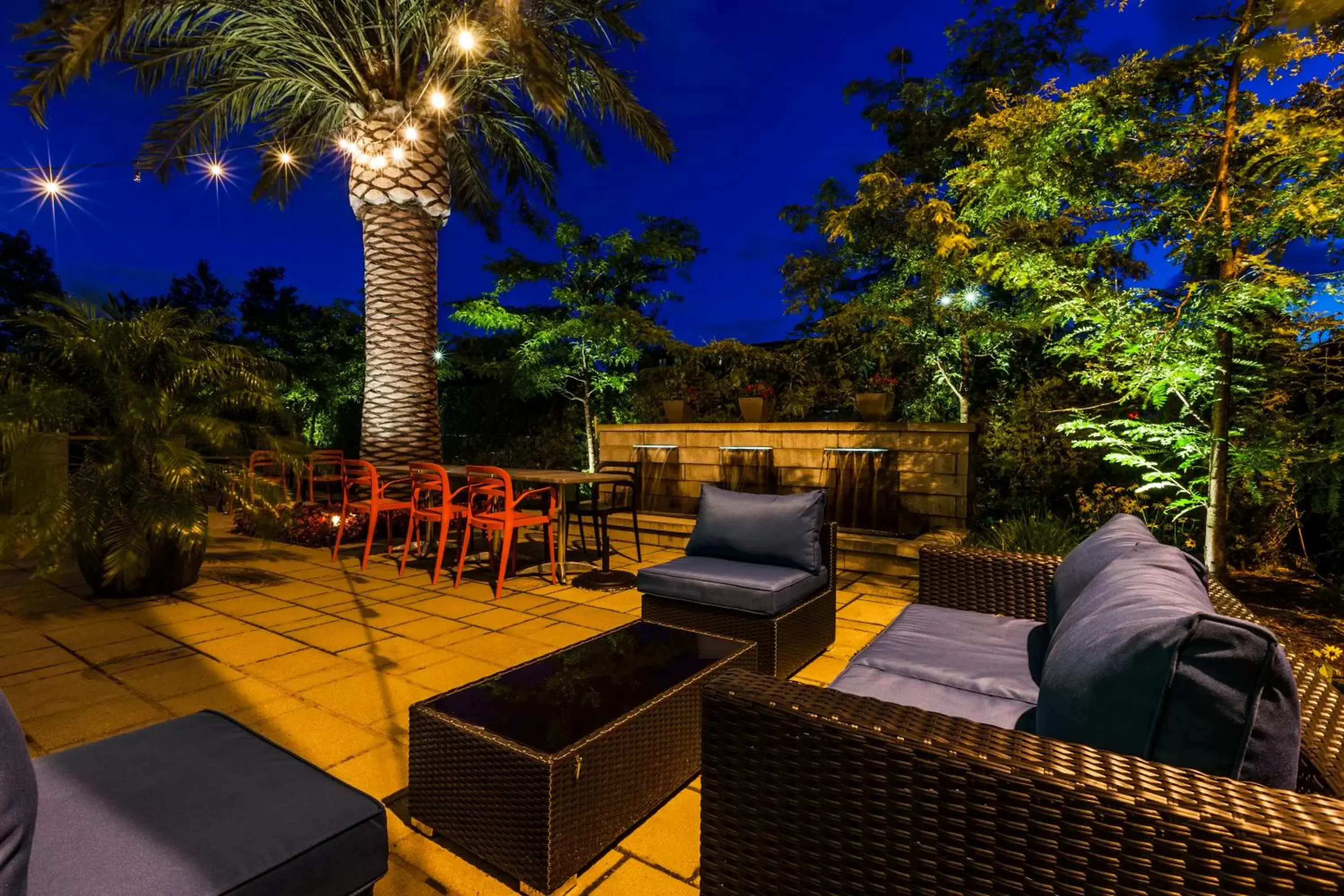 Balcony/Terrace, Seating Area in Imperia Hôtel et Suites Terrebonne