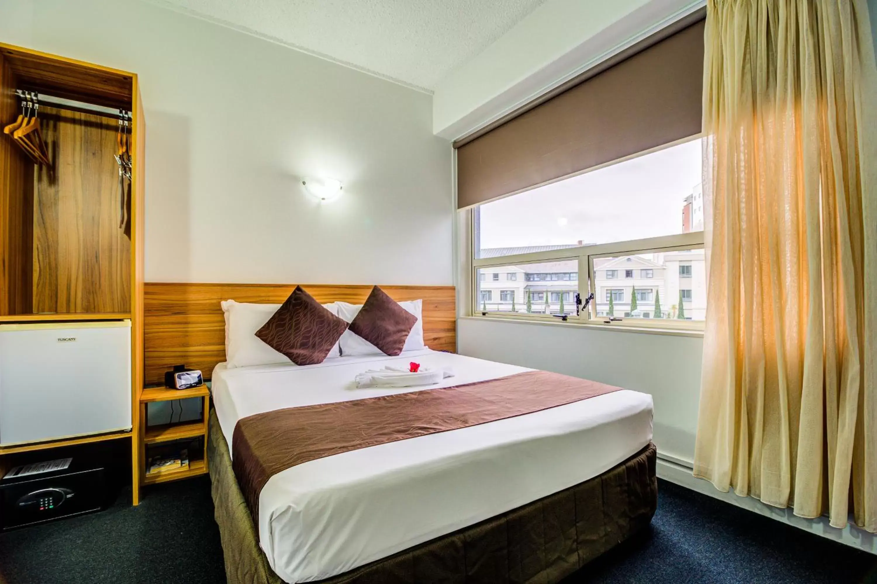 Queen Room in Ascotia Off Queen Queen Room in Ascotia Off Queen