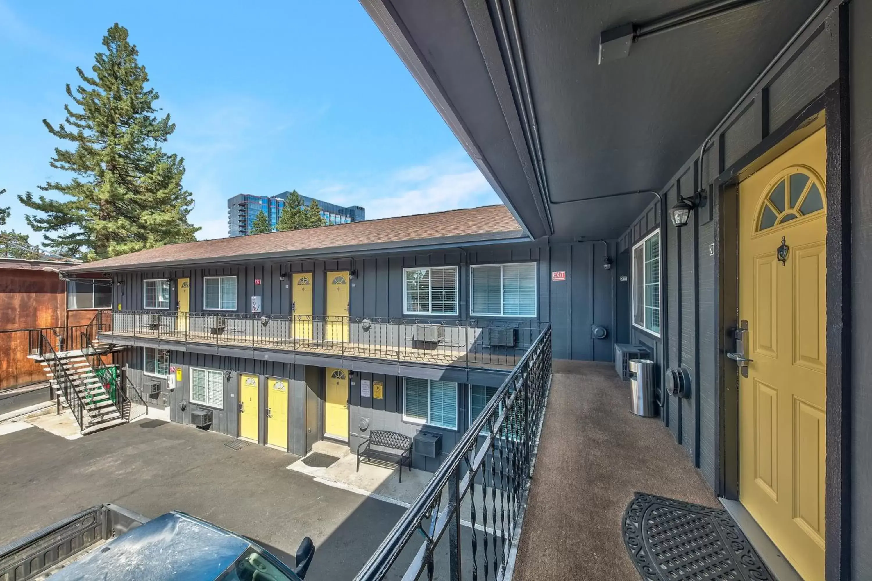 Property building in Lake Ridge South Lake Tahoe Property building in Lake Ridge South Lake Tahoe