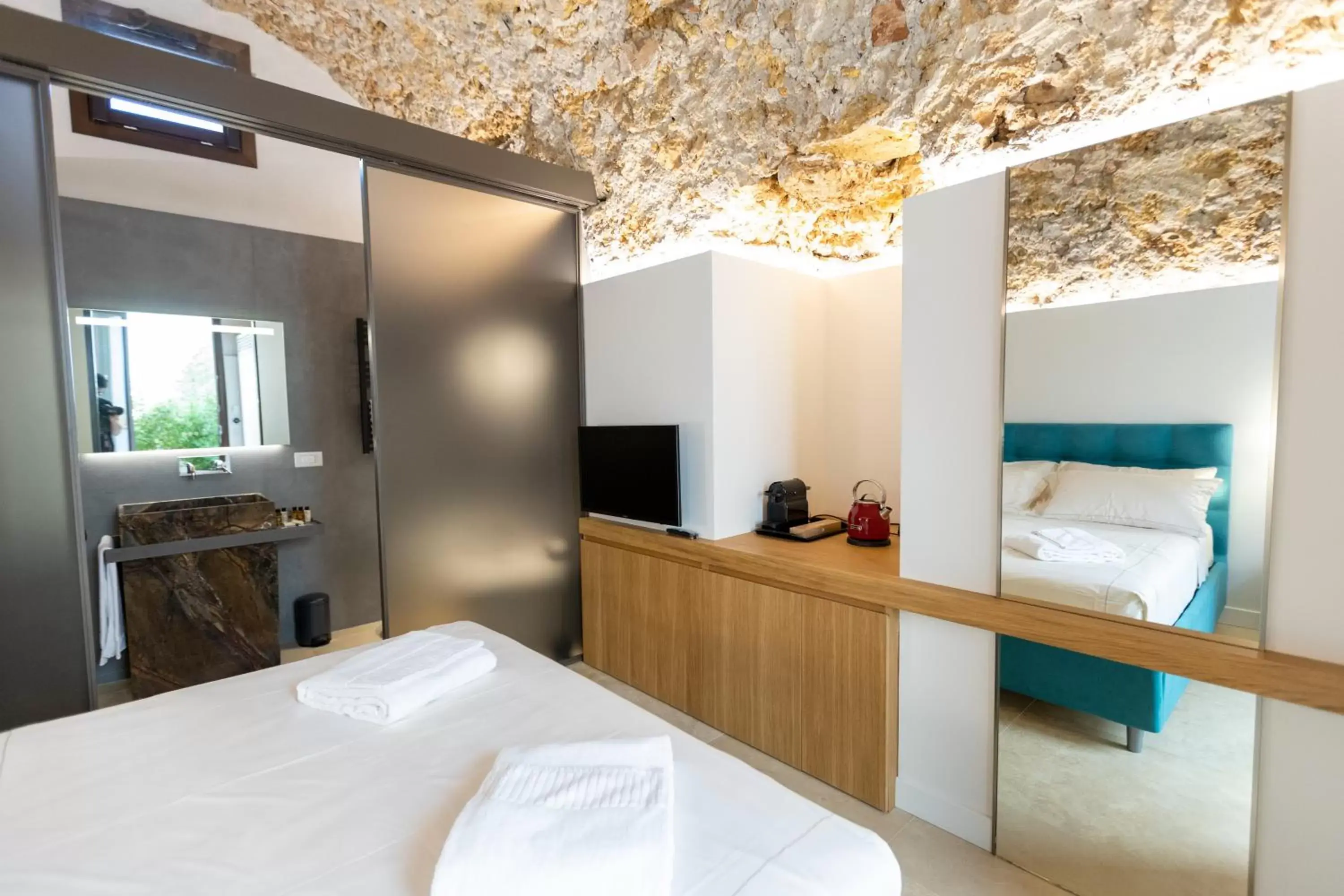 Bed in Bastione Spasimo Boutique Hotel