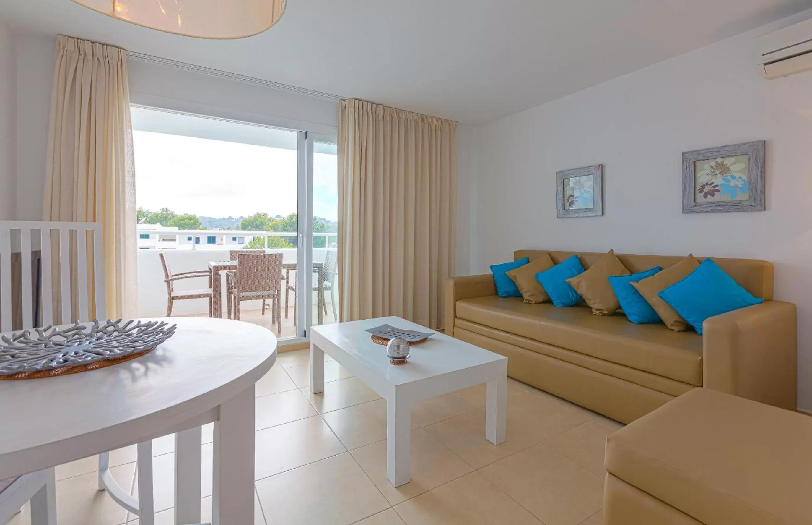 Living room, Seating Area in Camelina Suites - Formerly Torrent Bay