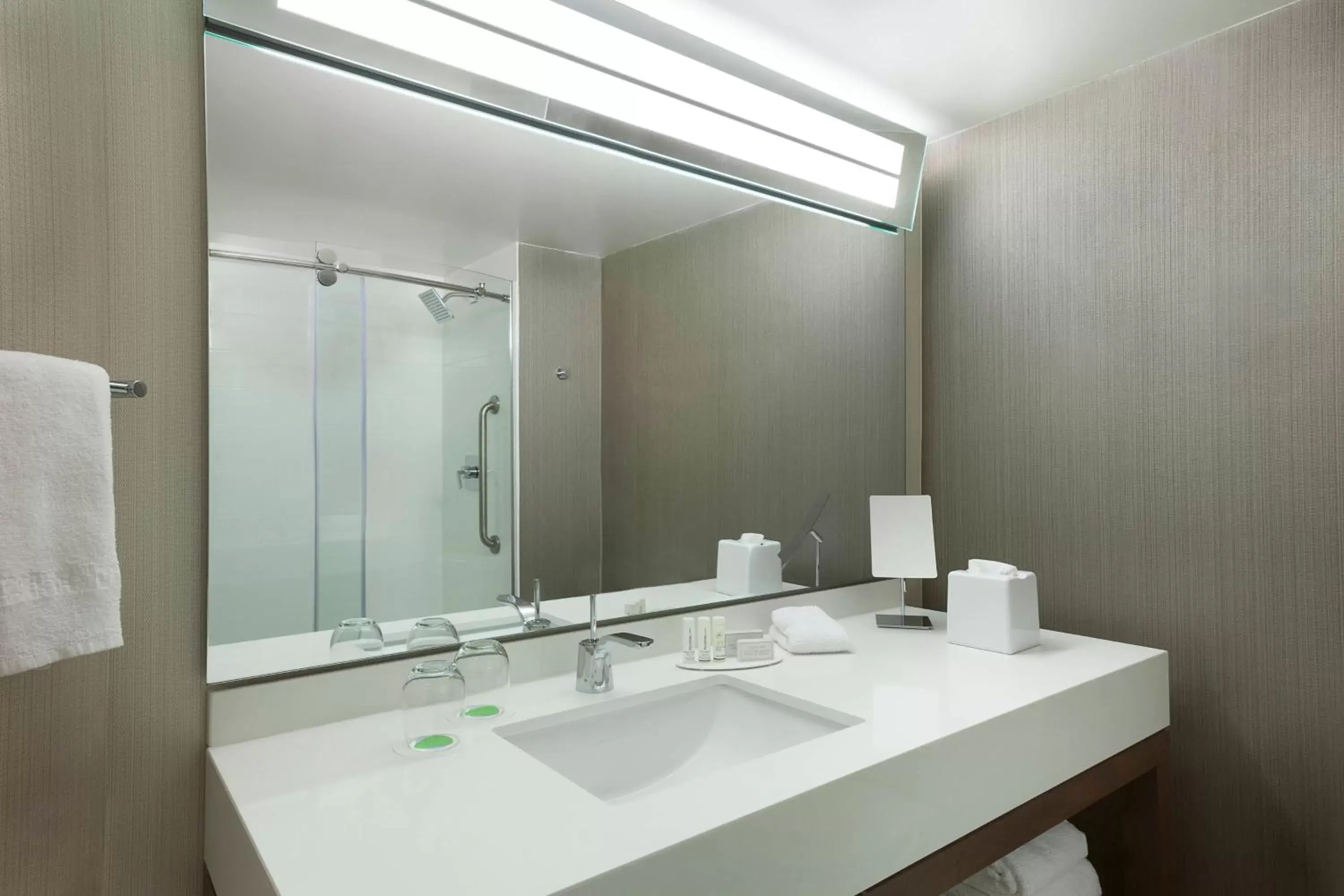 Bathroom in Courtyard by Marriott Toronto Northeast/Markham