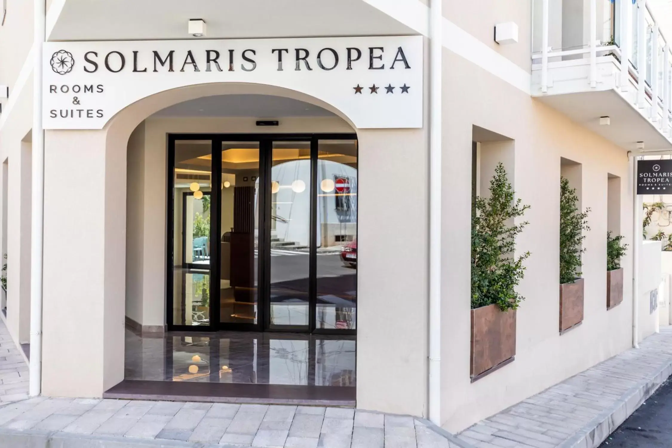 Facade/entrance in Solmaris Tropea Rooms & Suites