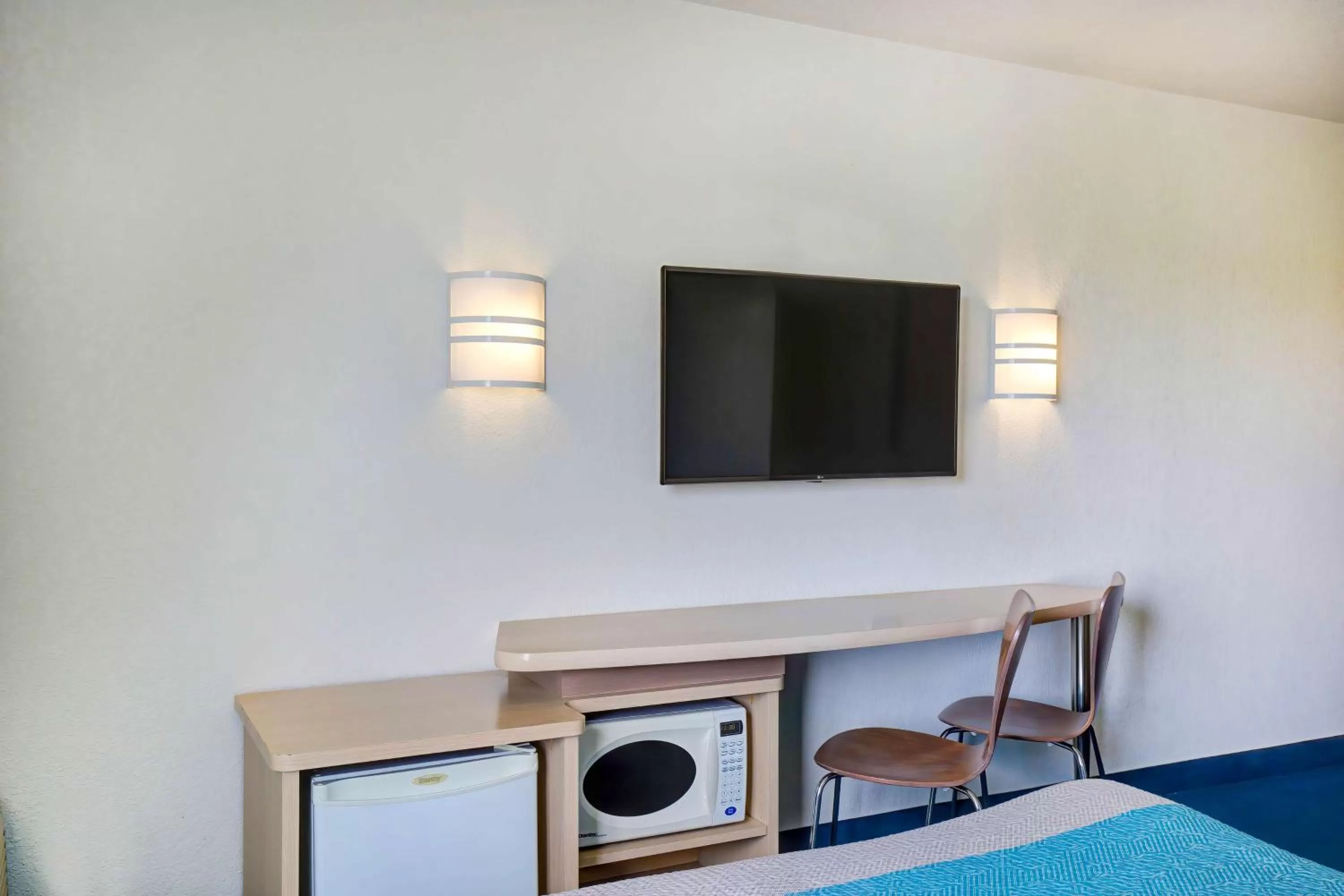 Bedroom in Motel 6-Grande Prairie, AB