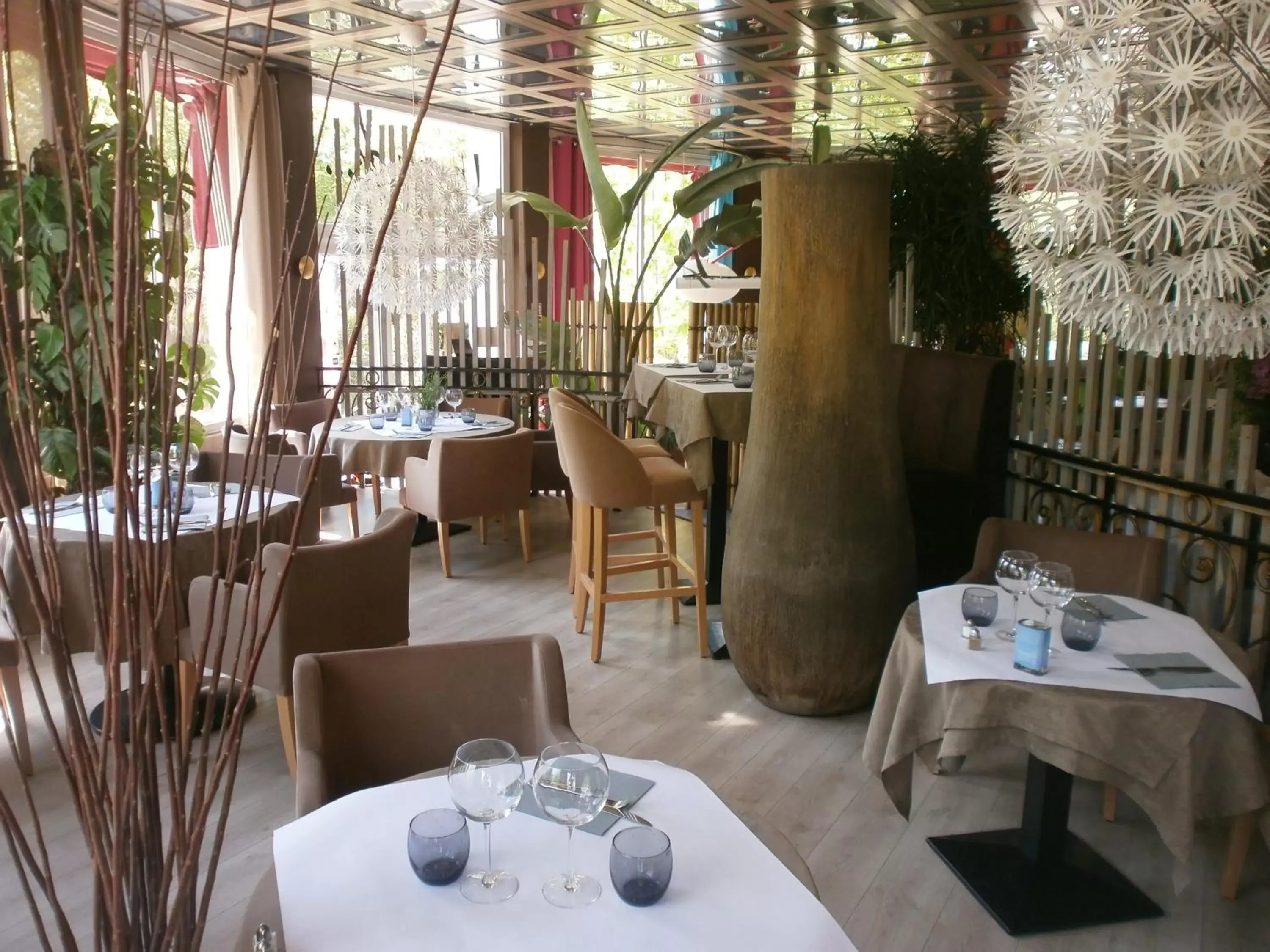 Restaurant/Places to Eat in Adonis Sanary Grand Hôtel des Bains