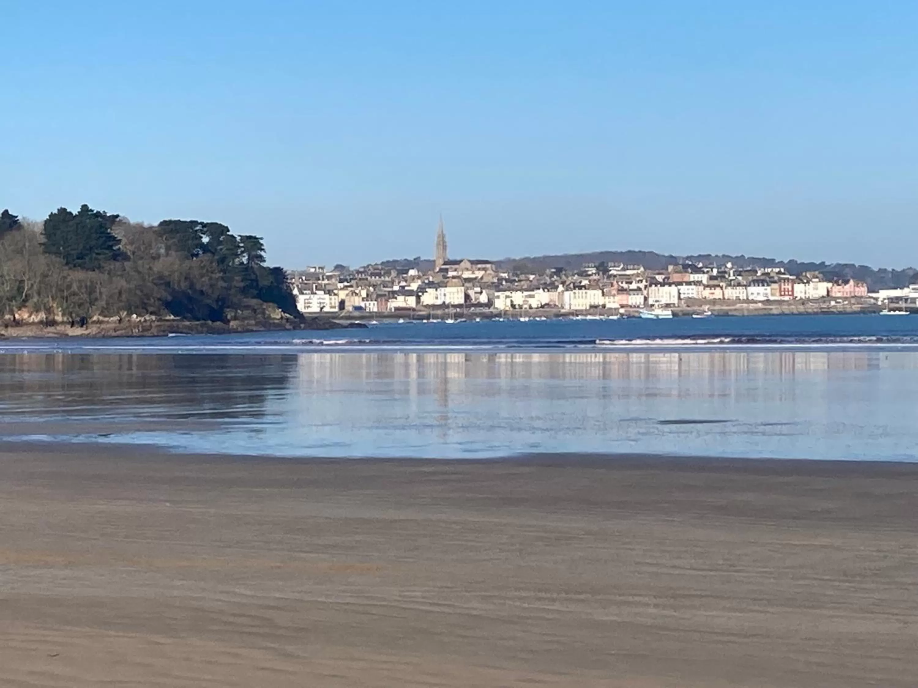 Beach in Chambre privée-Kermoal