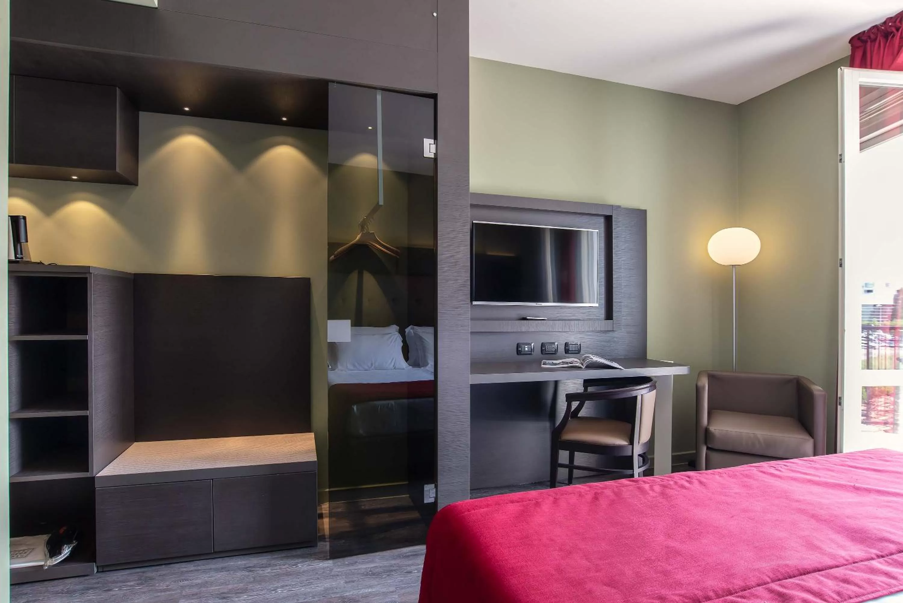 Photo of the whole room, Bed in Maranello Palace