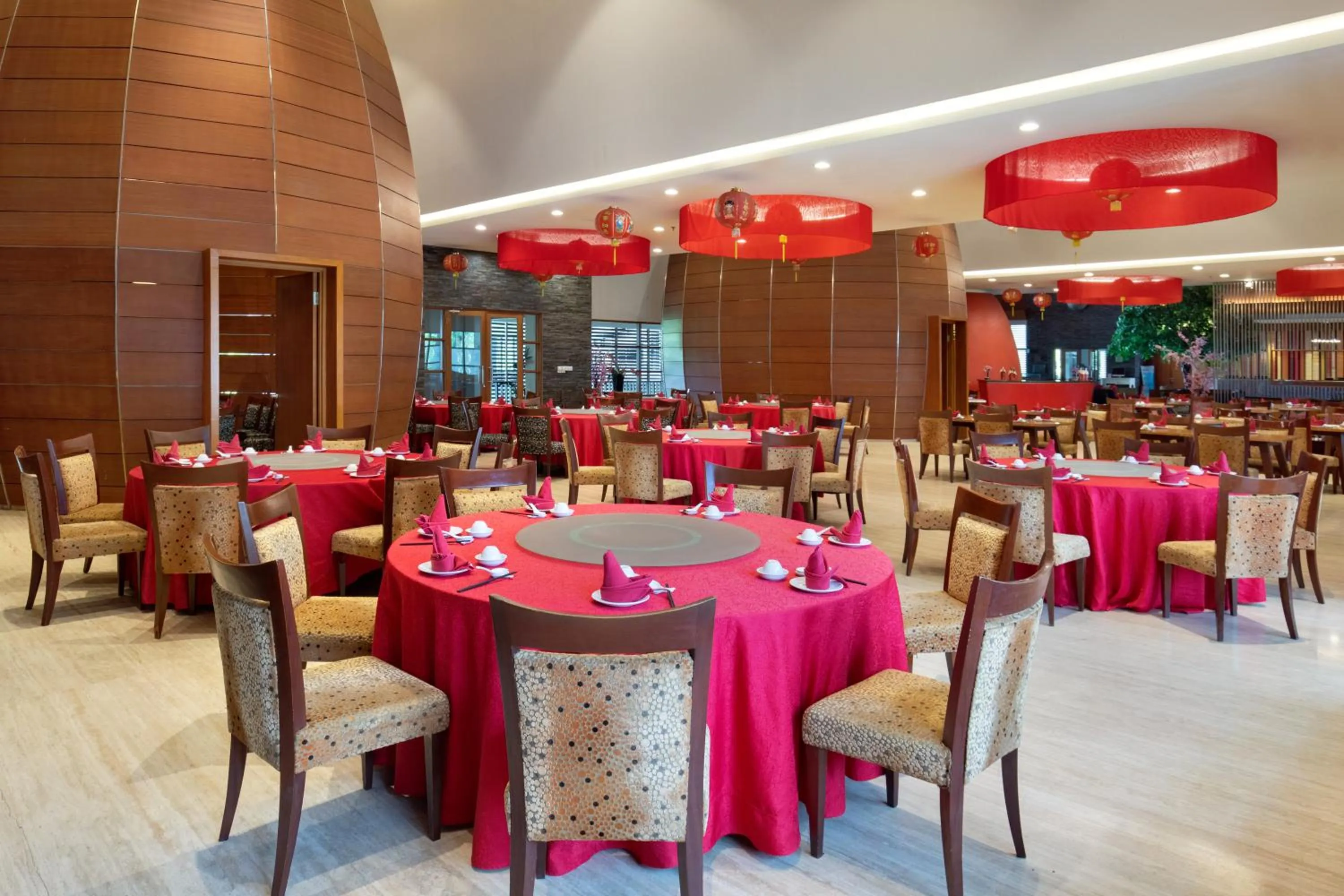 Restaurant/places to eat in Novotel Palembang