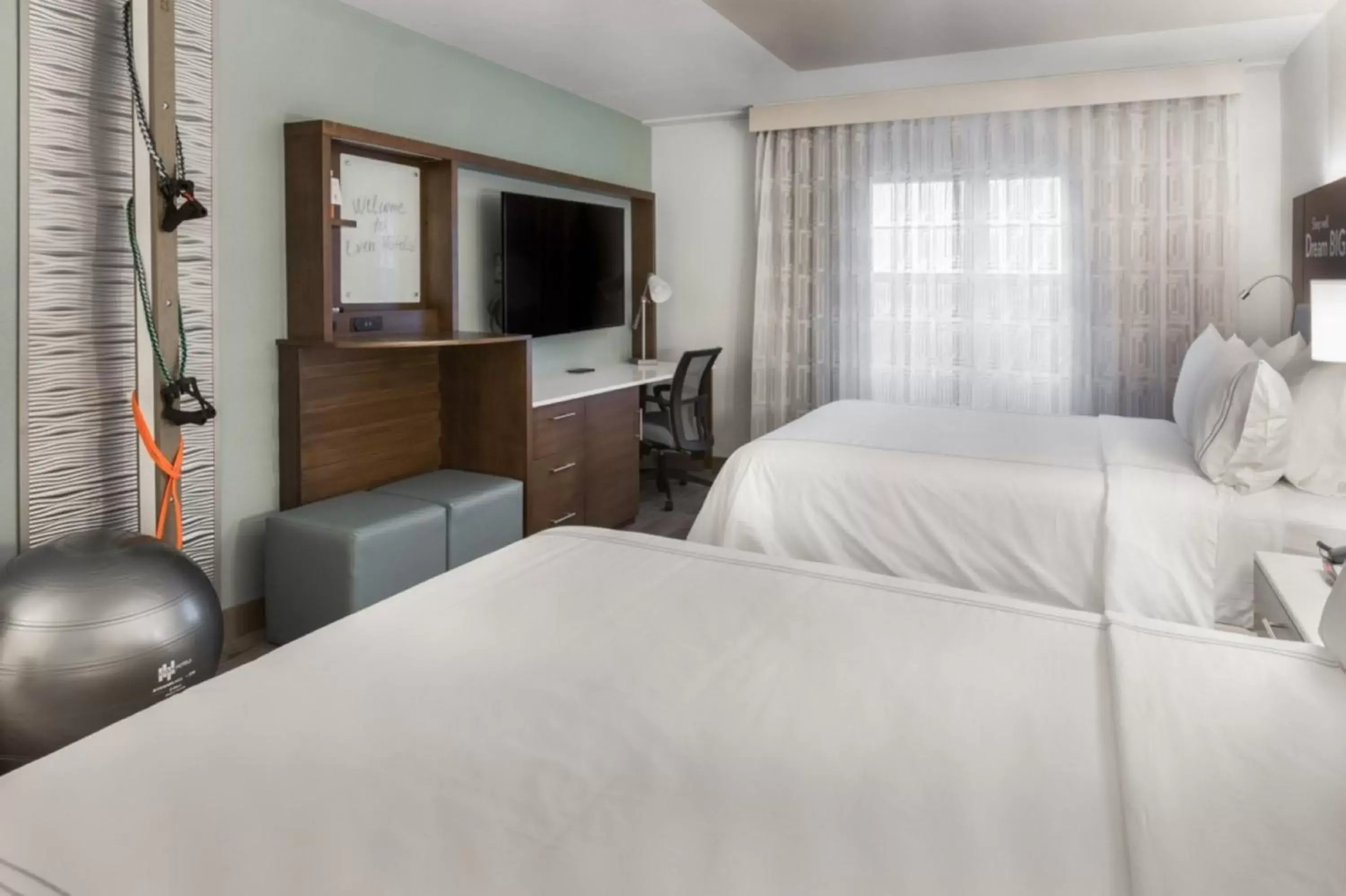 Photo of the whole room, Bed in EVEN Hotel Chicago - Tinley Park - Convention Center, an IHG Hotel