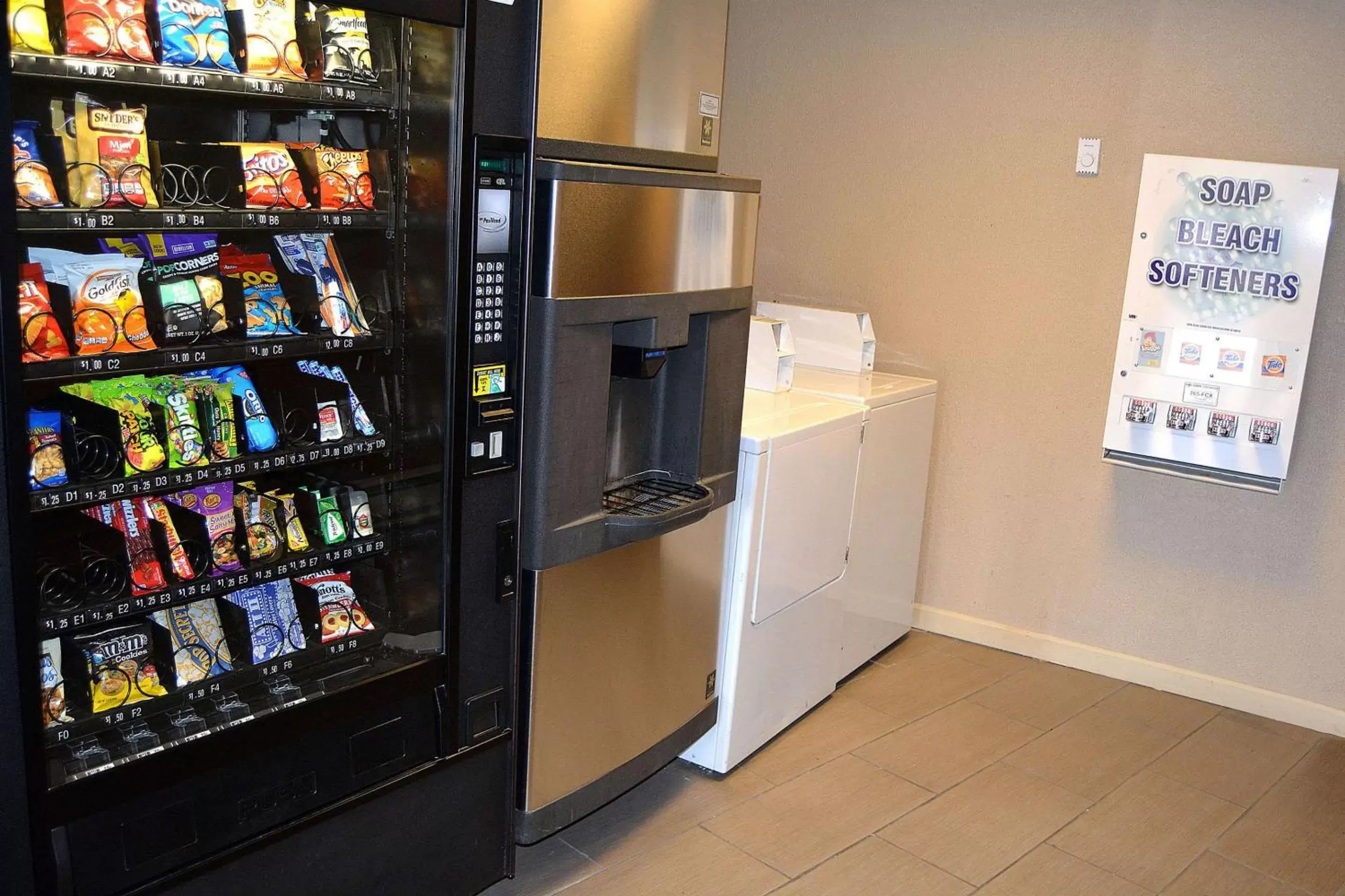 vending machine, Supermarket/Shops in Quality Inn Raynham - Taunton