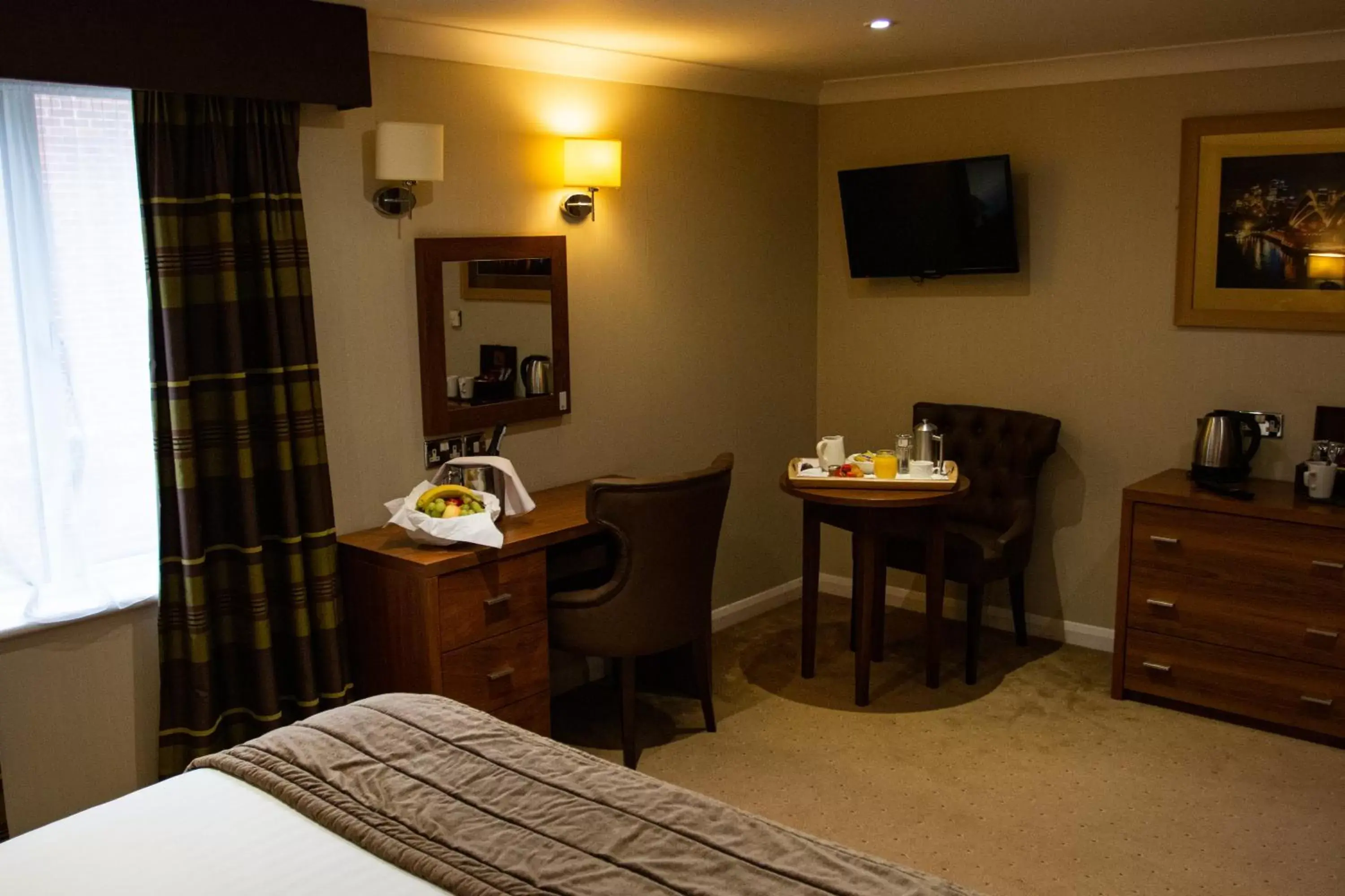 Coffee/tea facilities, TV/Entertainment Center in Milford Hall Hotel & Spa