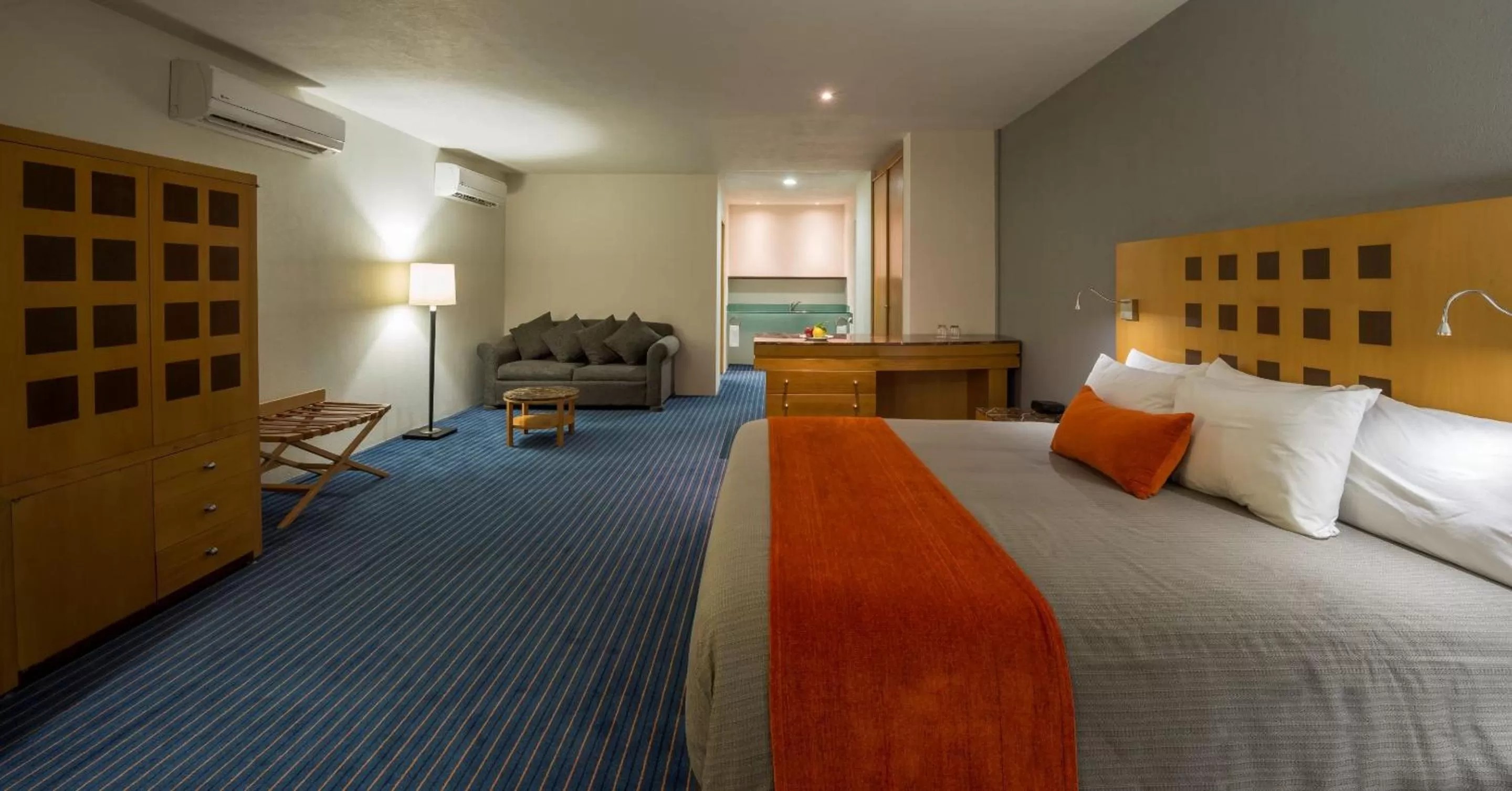 Photo of the whole room, Bed in Real Inn Nuevo Laredo