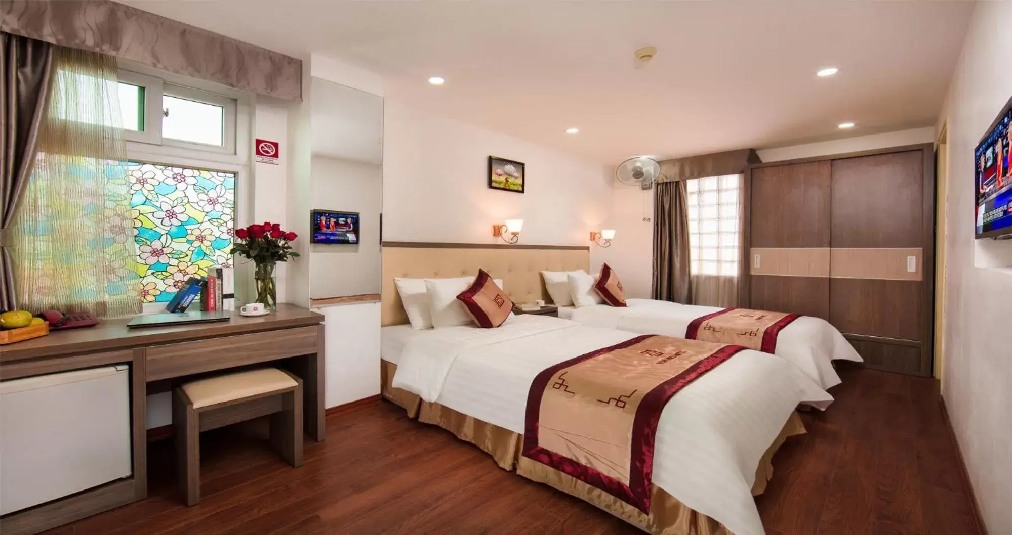 TV and multimedia, Bed in Van Mieu Hotel