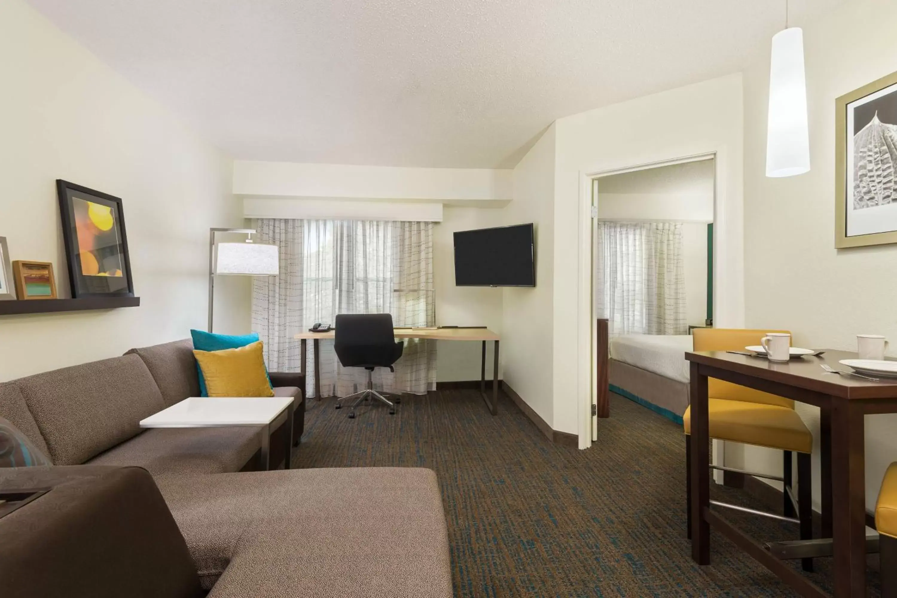 Bedroom, Seating Area in Residence Inn Savannah Midtown