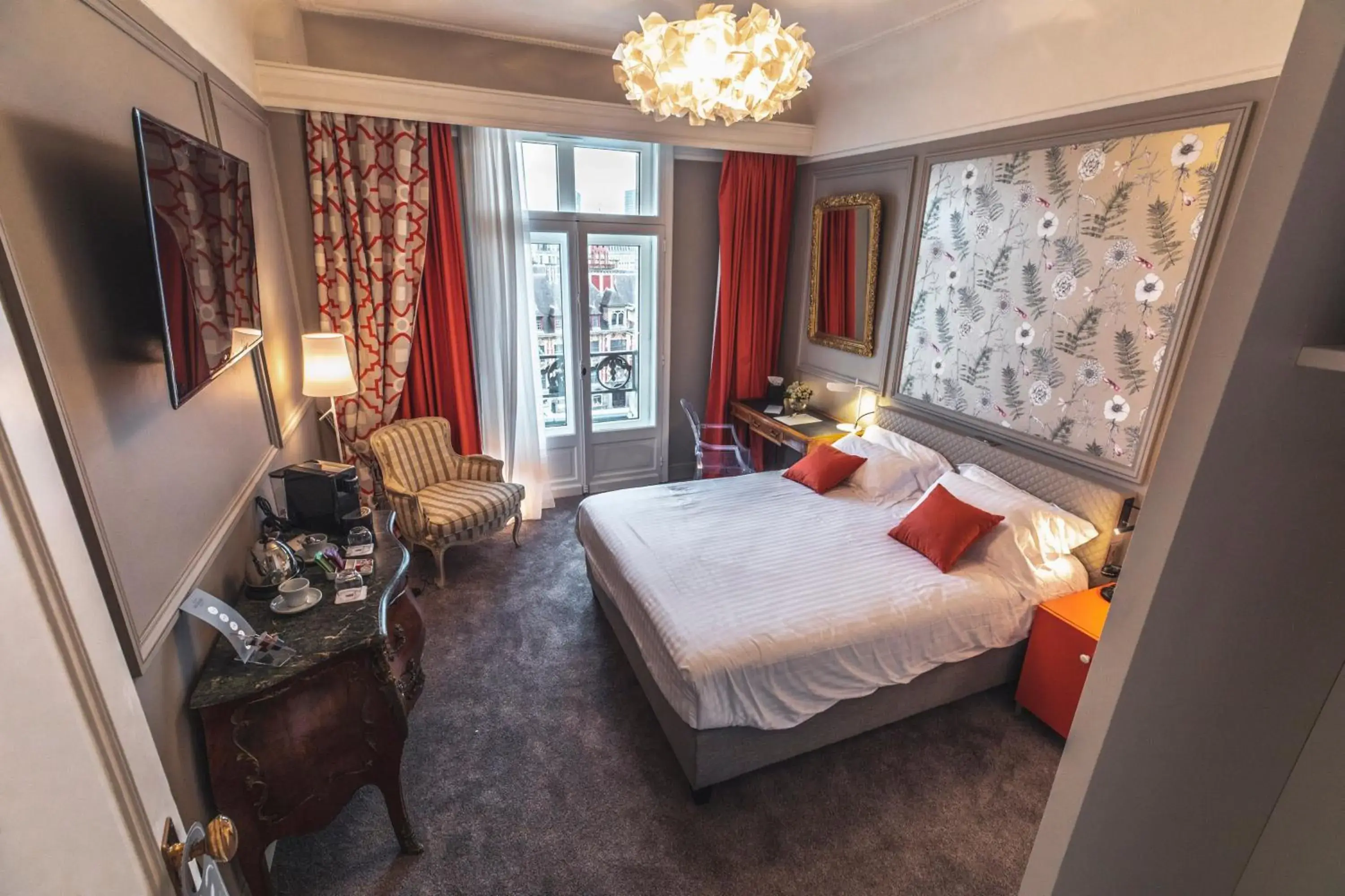 Photo of the whole room in Grand Hotel Bellevue - Grand Place