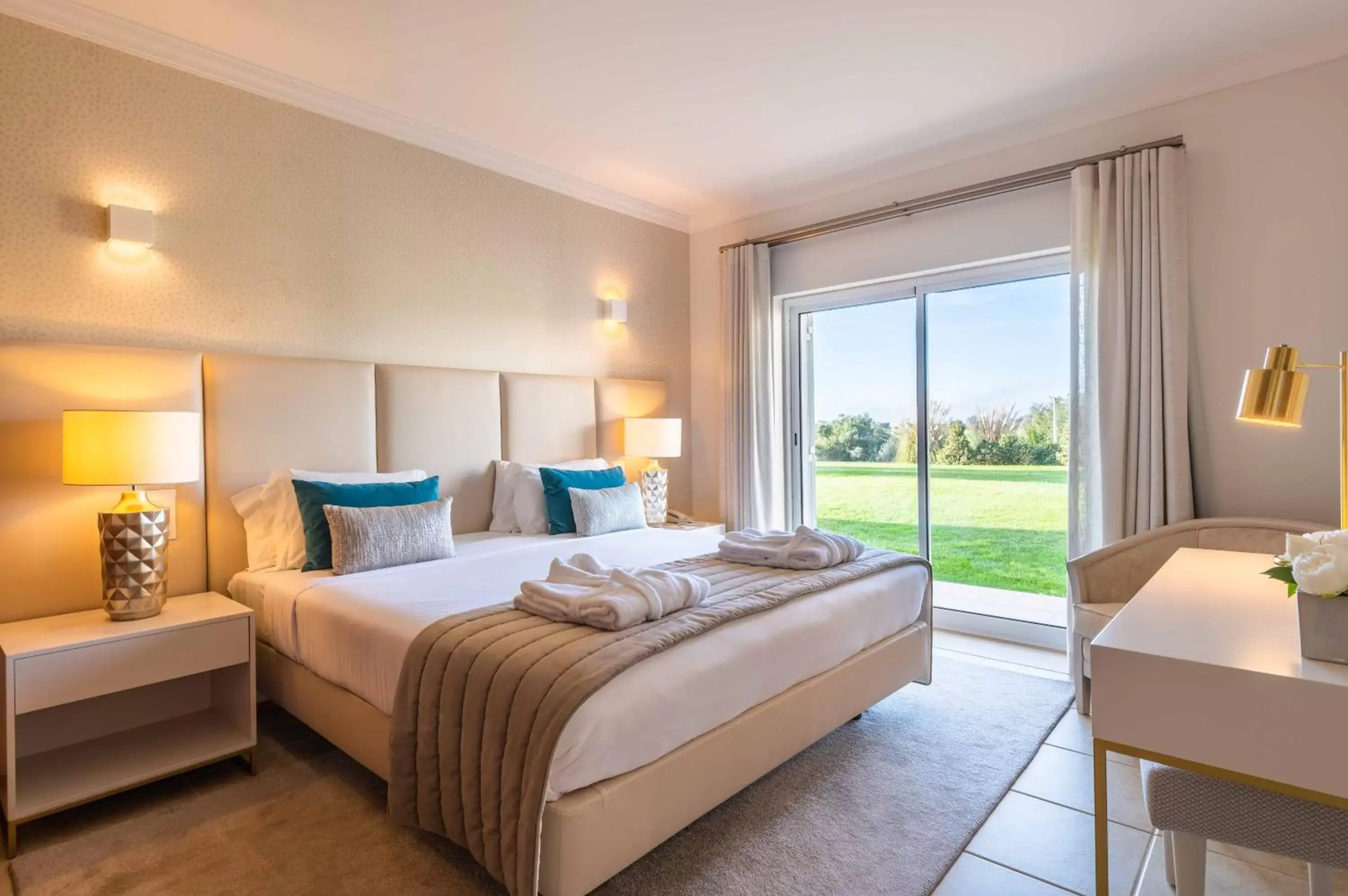 Bedroom, Bed in Vale d'Oliveiras Quinta Resort & Spa