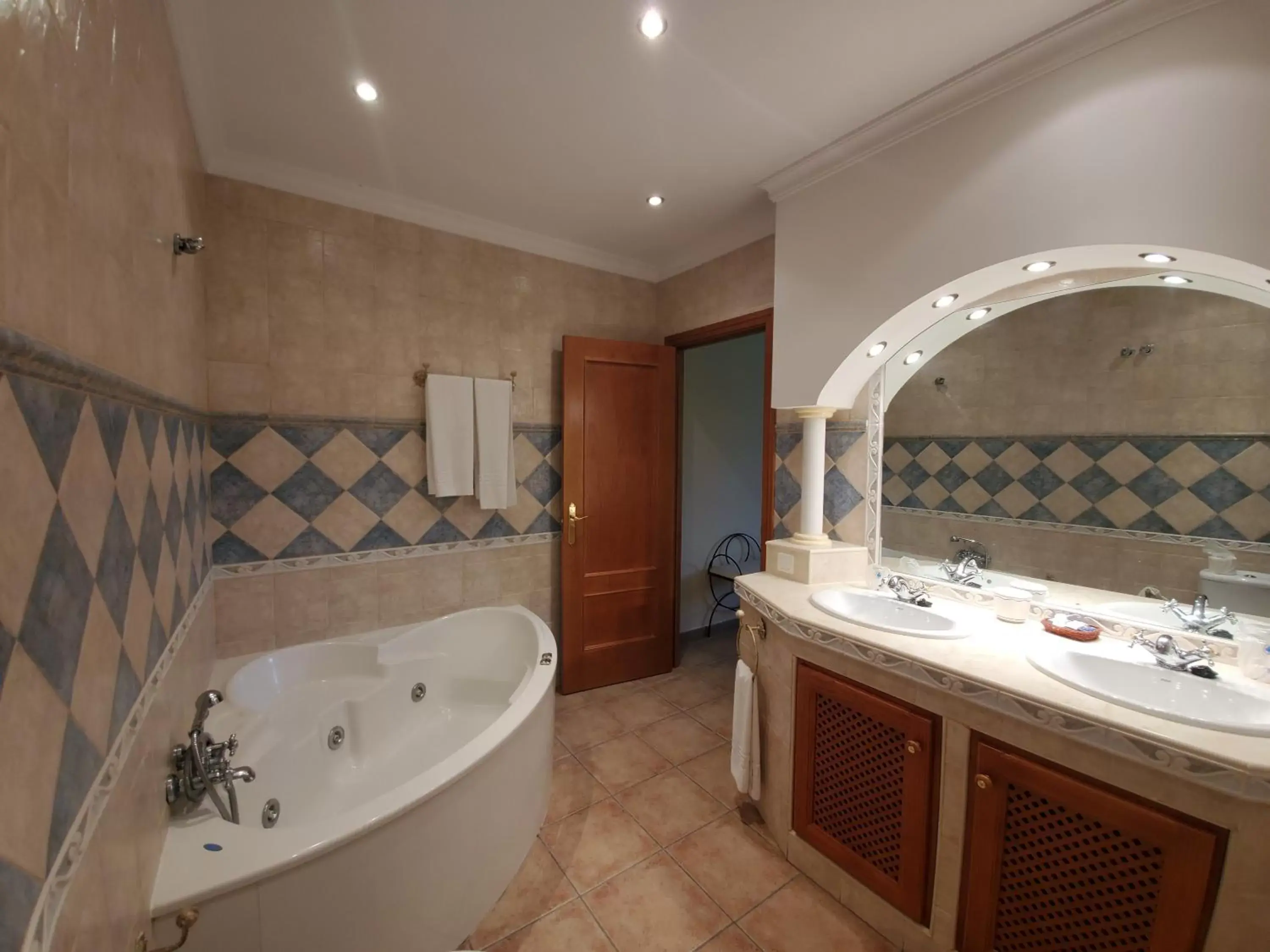 Bathroom in Hotel Arco del Sol