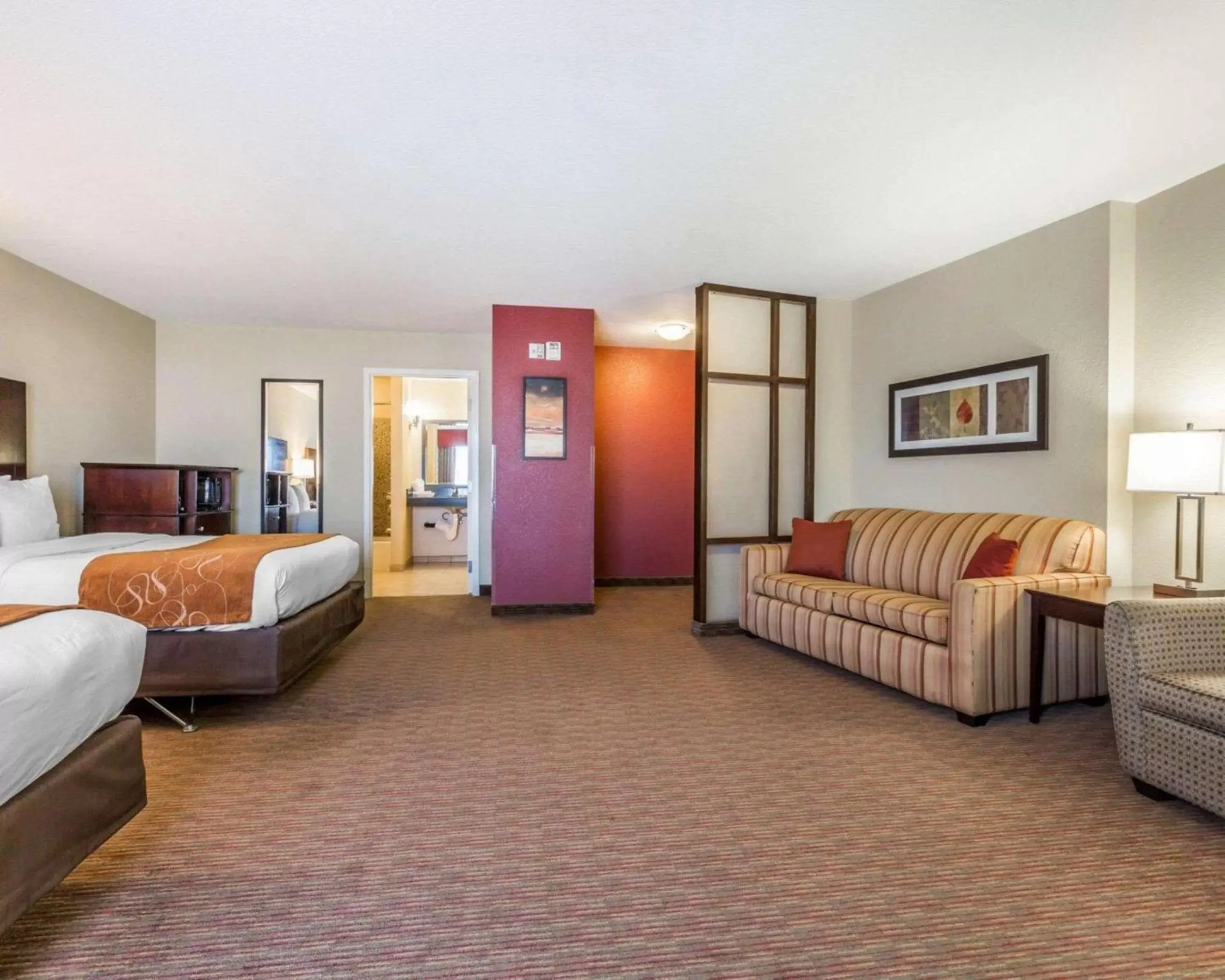 Photo of the whole room, Bed in Comfort Suites Blythe