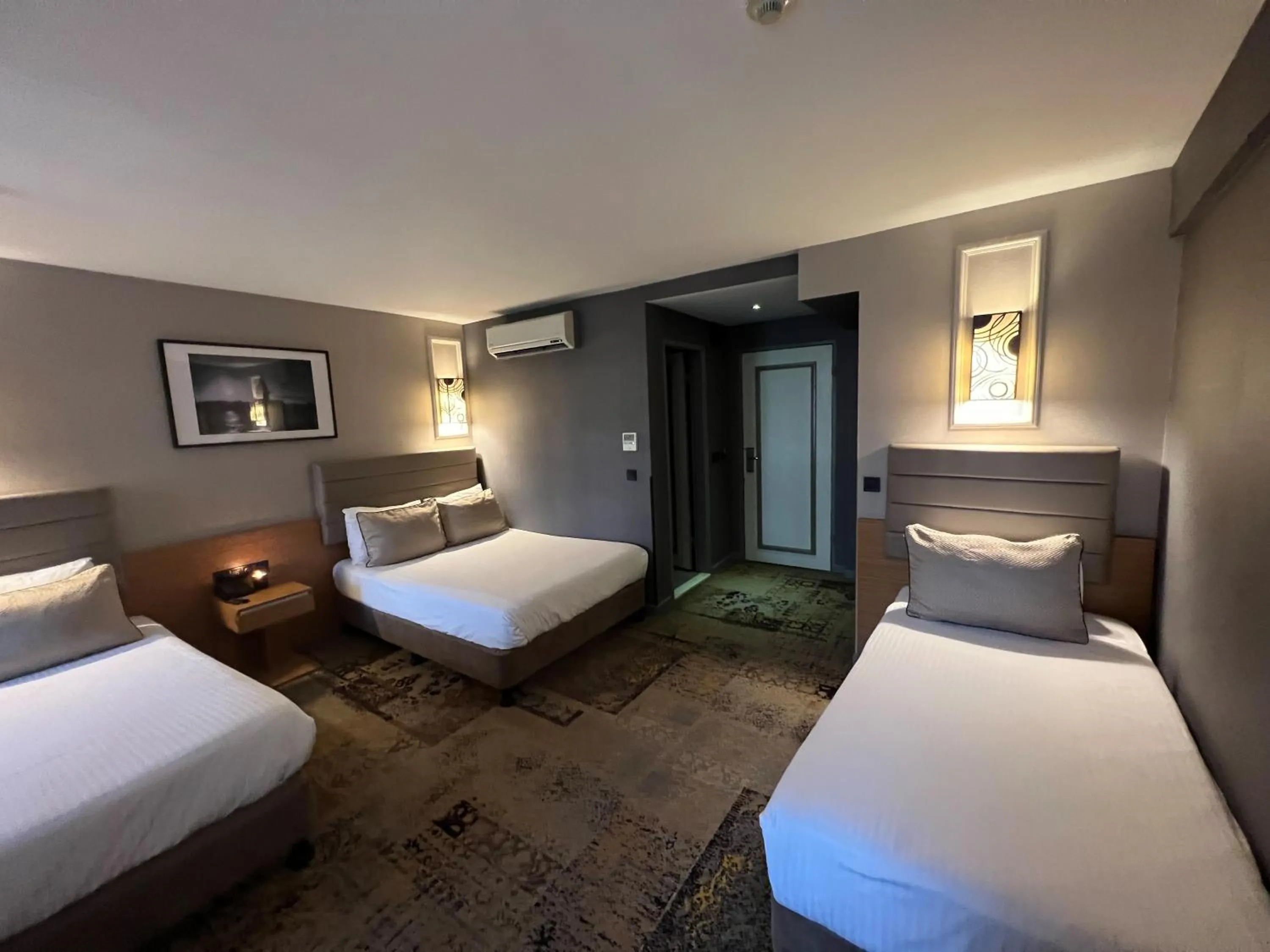 Photo of the whole room, Bed in All Seasons Hotel