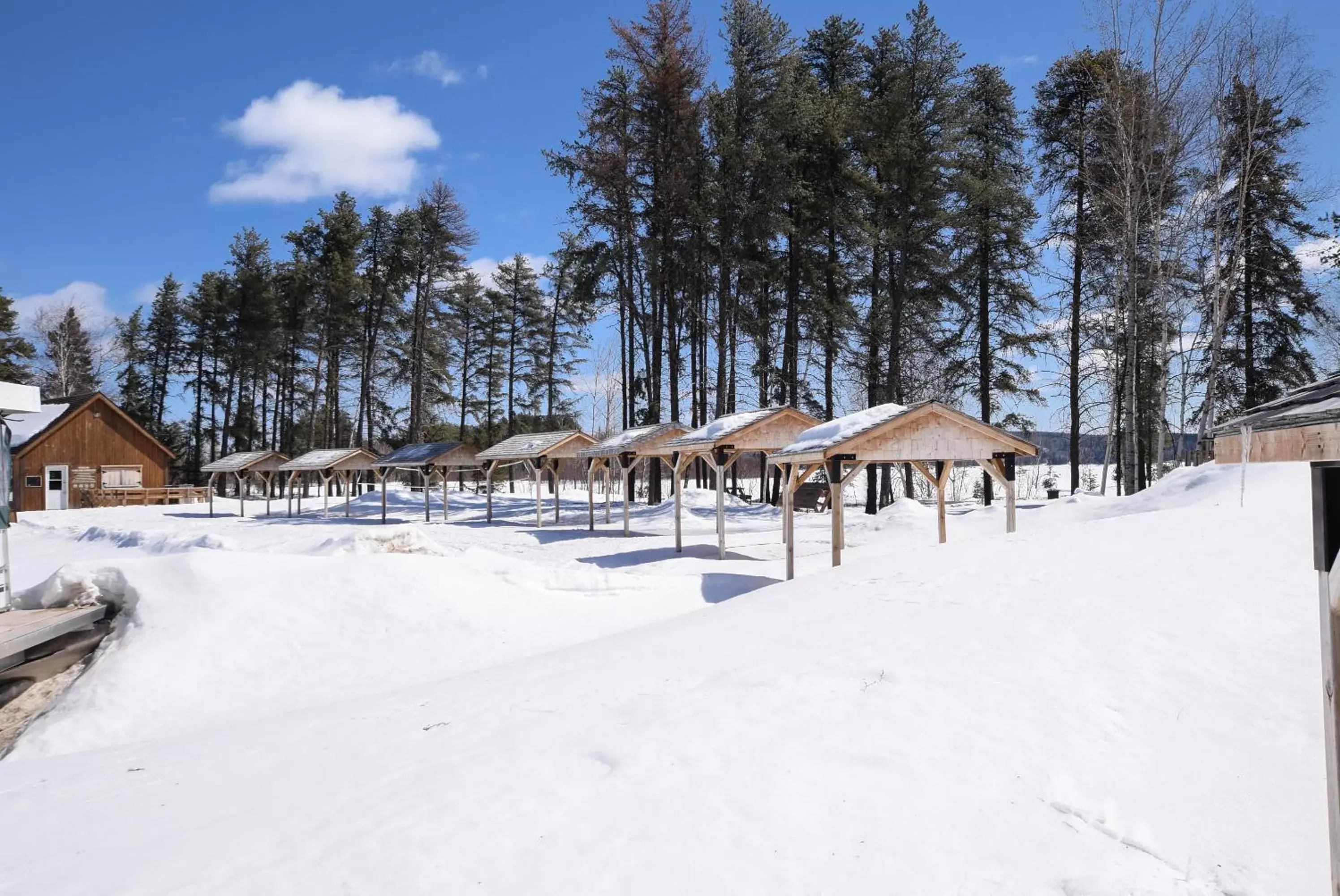 Winter in Les Condos Du Lac Taureau- Rooms & Condos