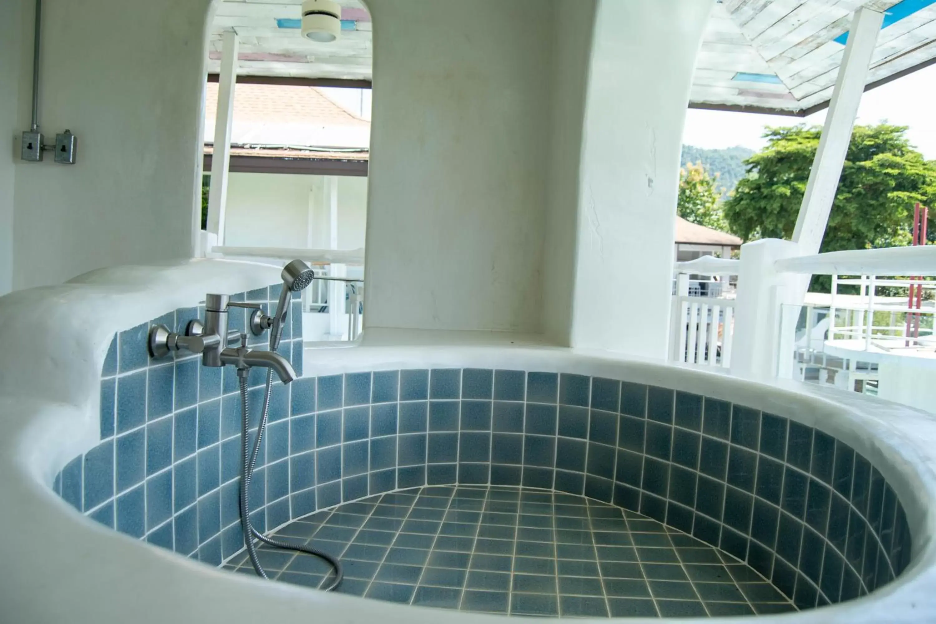 Hot Tub, Bathroom in The Oia Pai Resort