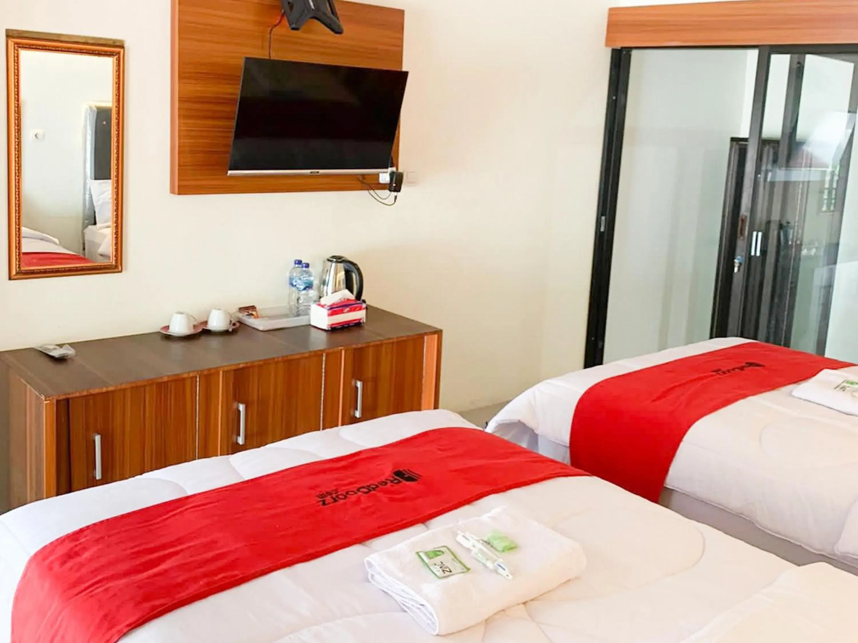 Bed in RedDoorz near Museum Gunung Merapi