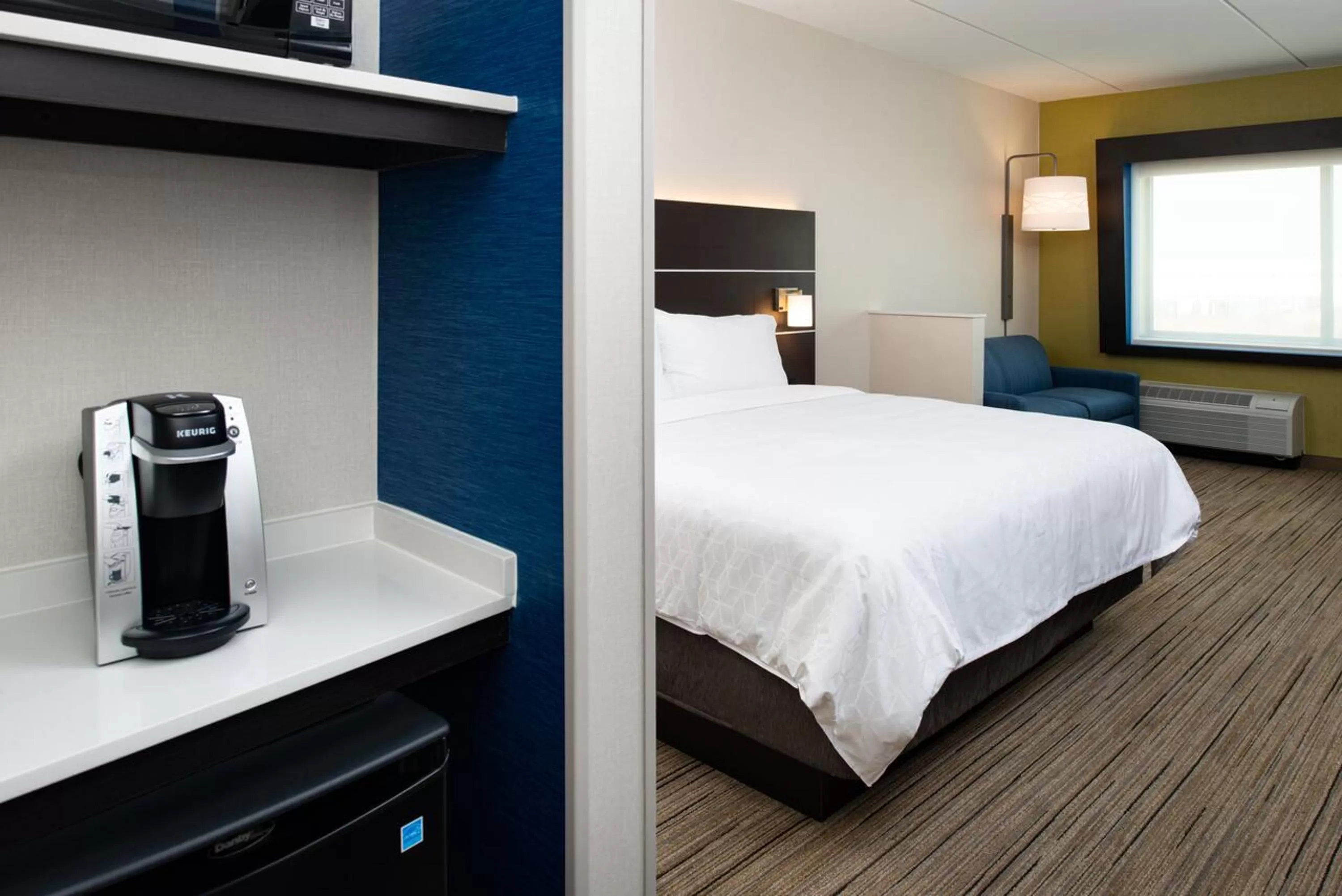 Photo of the whole room, Bed in Holiday Inn Express & Suites - Romeoville - Joliet North by IHG