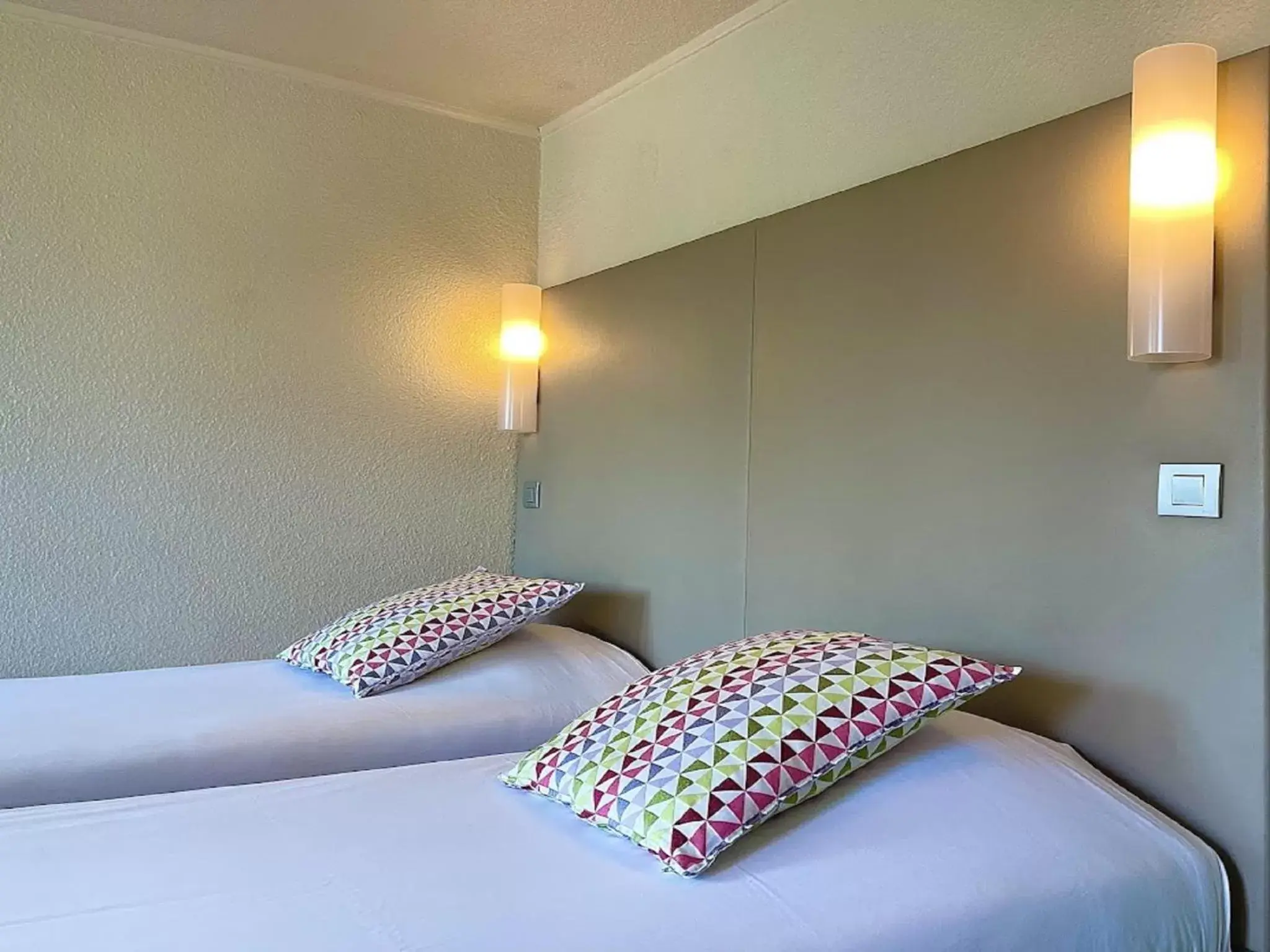 Bedroom, Bed in Campanile Arras - Saint-Nicolas