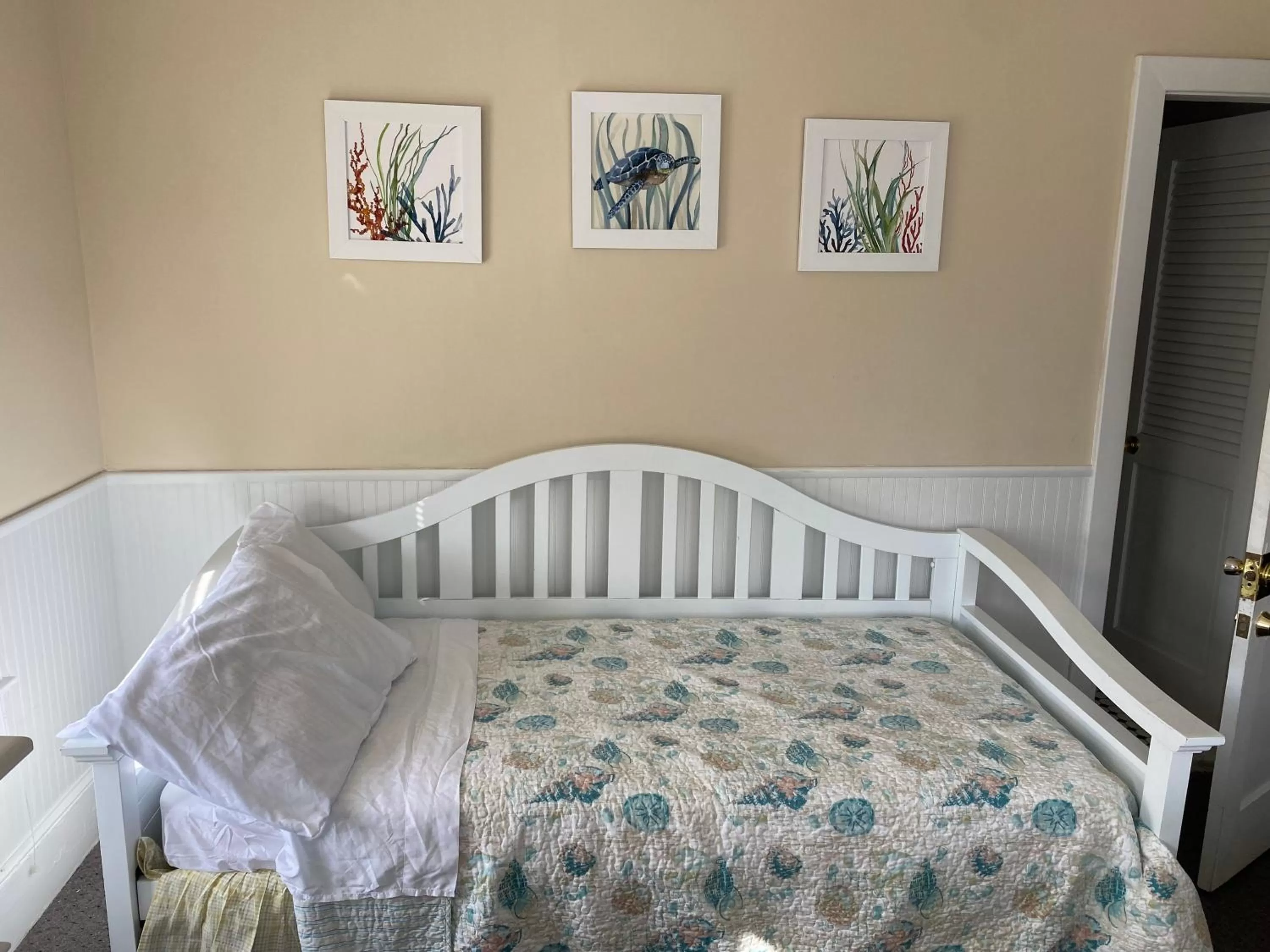 Bedroom, Bed in Atlantic House Bed & Breakfast