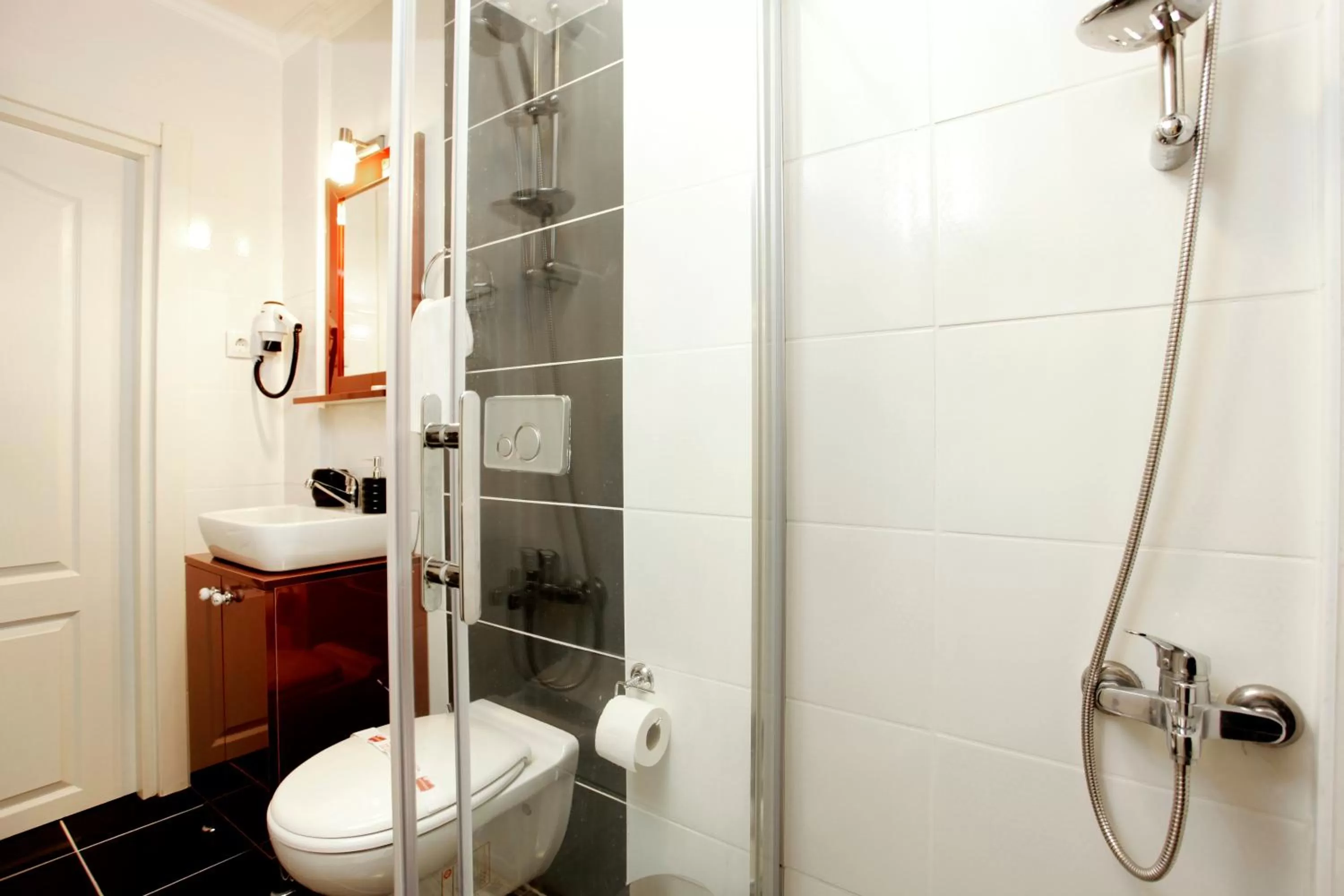 Bathroom in Spinel Hotel - Old City