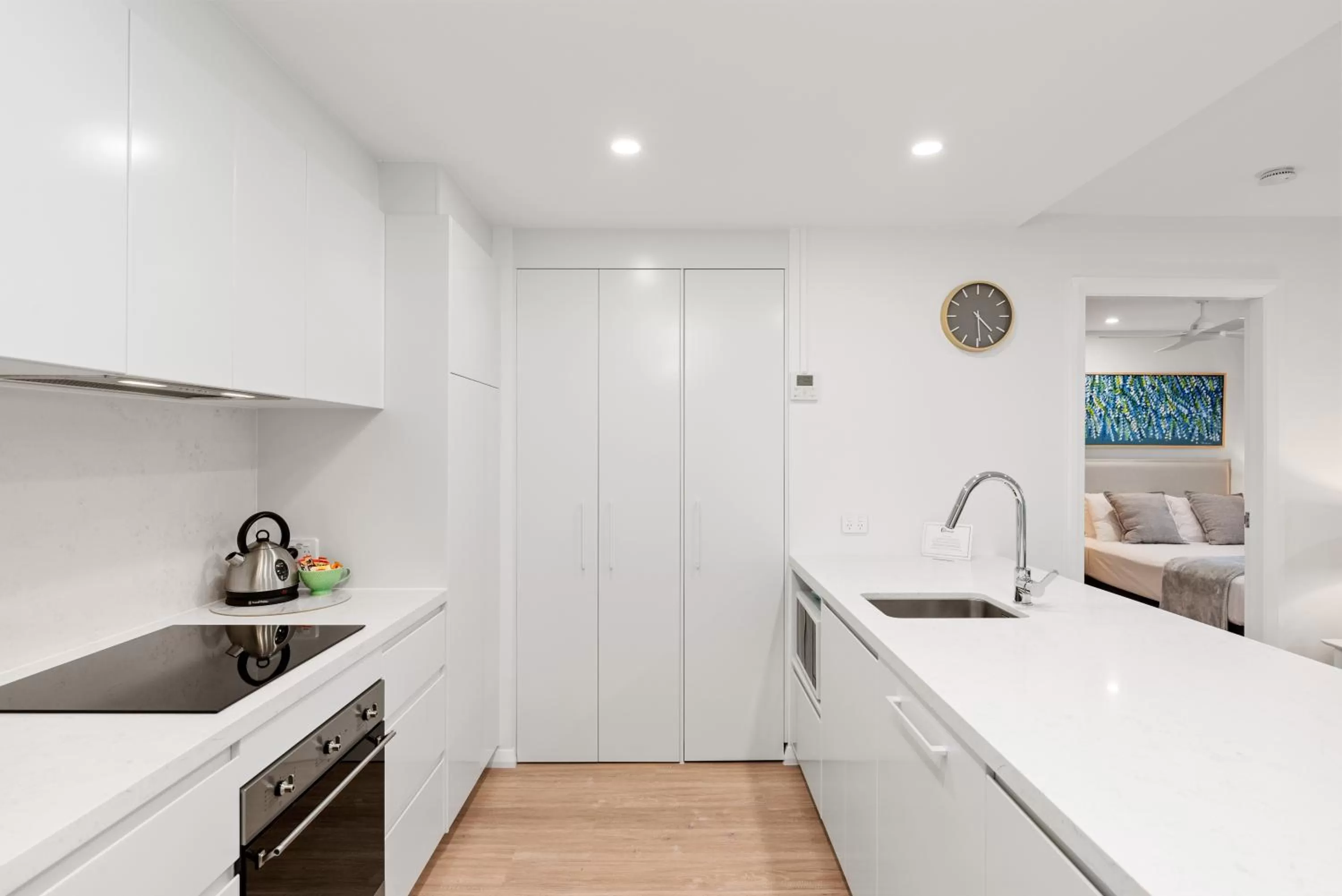 Kitchen or kitchenette, Bed in 84 The Spit Holiday Apartments