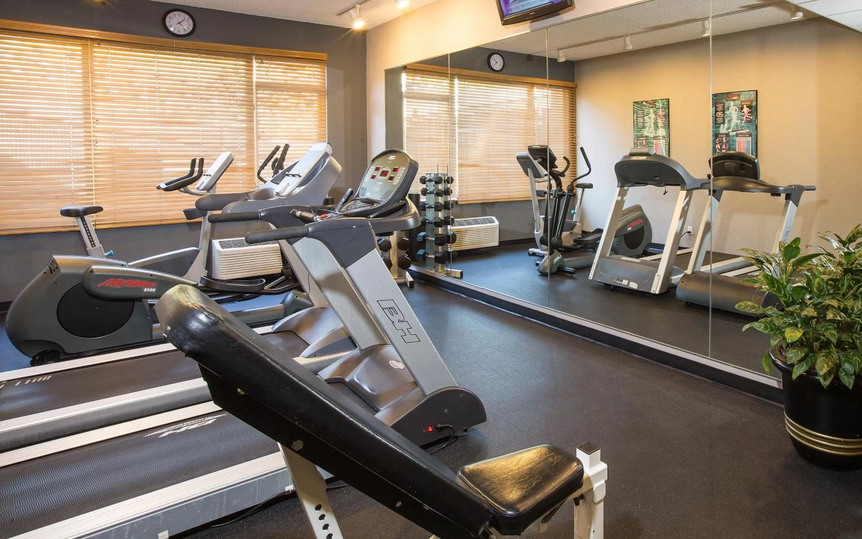 Fitness centre/facilities in Coast Gateway Hotel