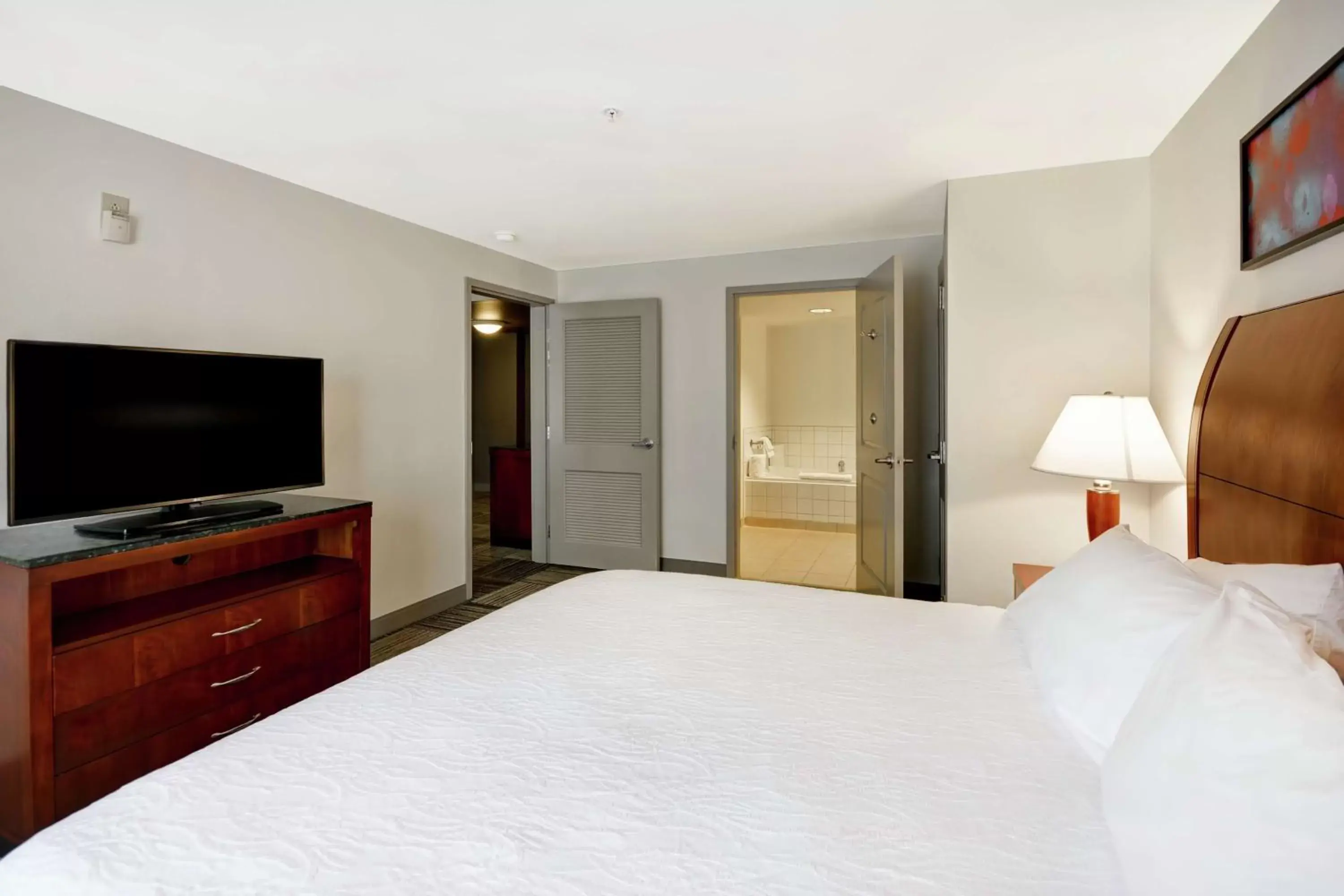 Bedroom, Bed in Hilton Garden Inn Gulfport - Biloxi Airport