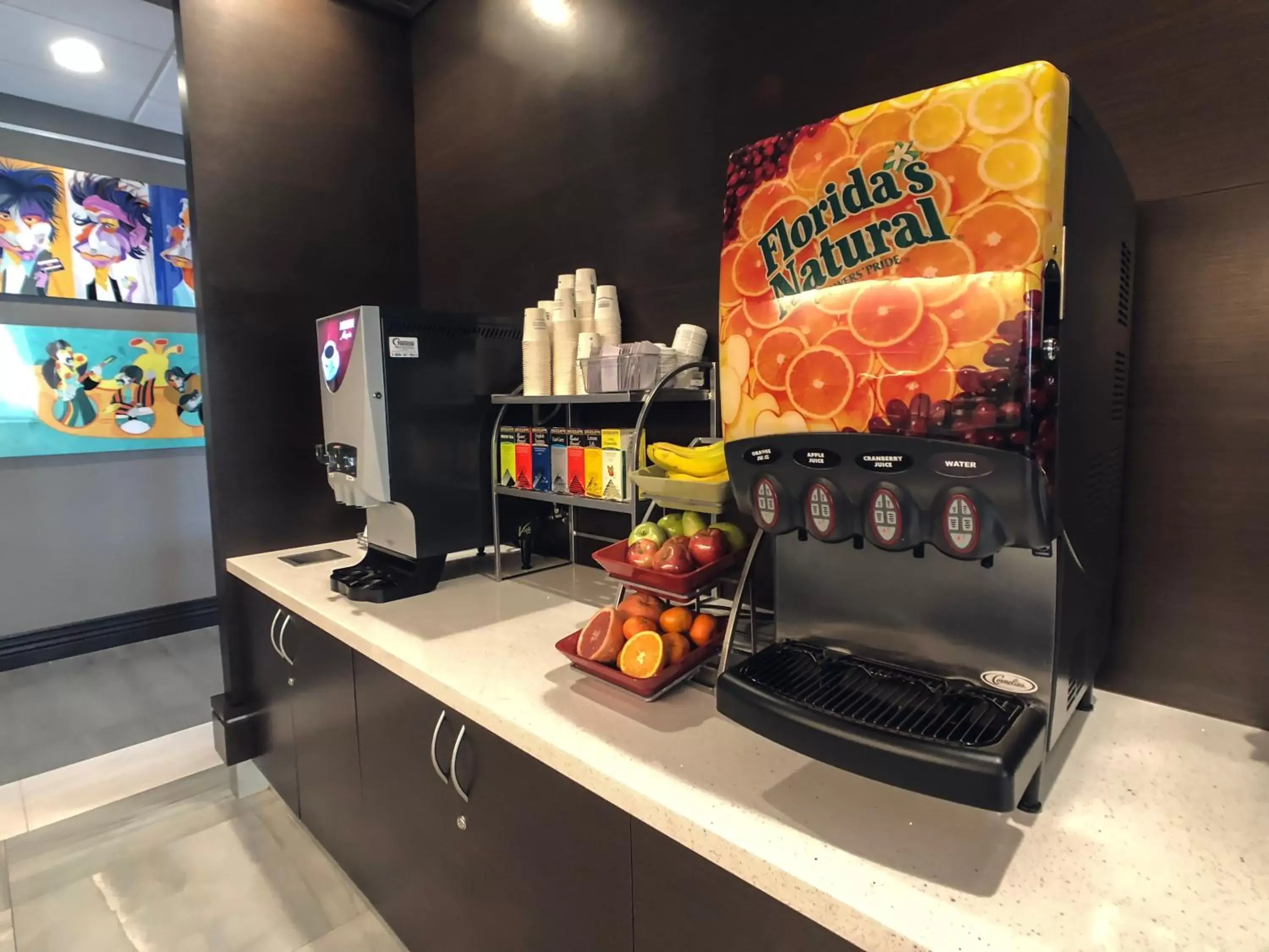 Coffee/tea facilities in Wingate by Wyndham Miami Airport